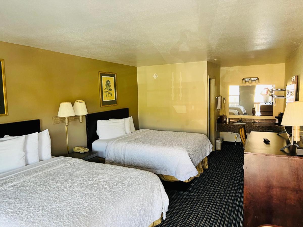 Double Room with Two Double Beds - Non Smoking,1377453290:JPEG