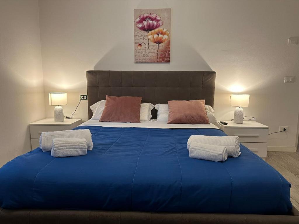 Camera Matrimoniale con Bagno Privato e Cucina in Comune - Edificio Separato - Piazza Simoni 32