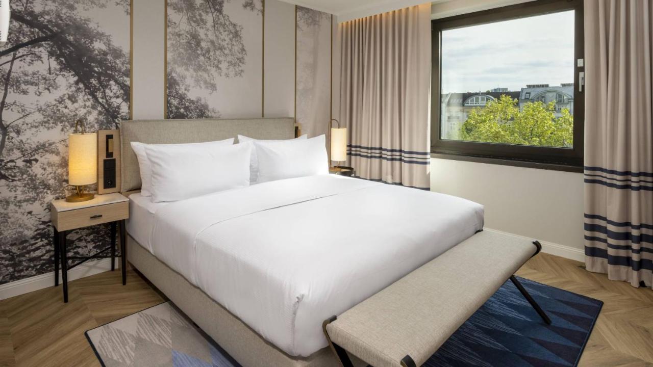 Two-Bedroom Corner Suite,1558387372:JPEG