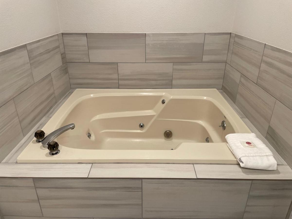 King Suite Jacuzzi Non Smoking,1706386670:JPEG
