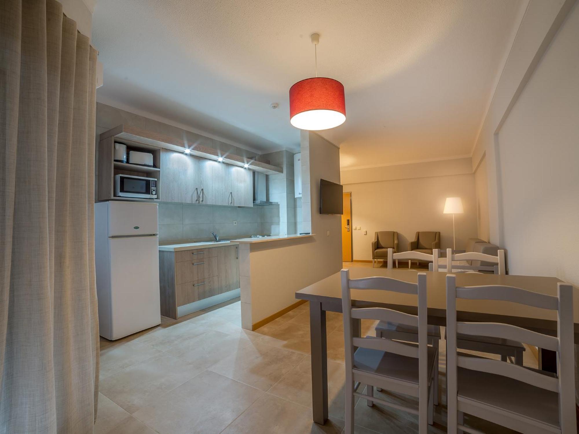 One-Bedroom Apartment with Pool View,1433111659:JPEG