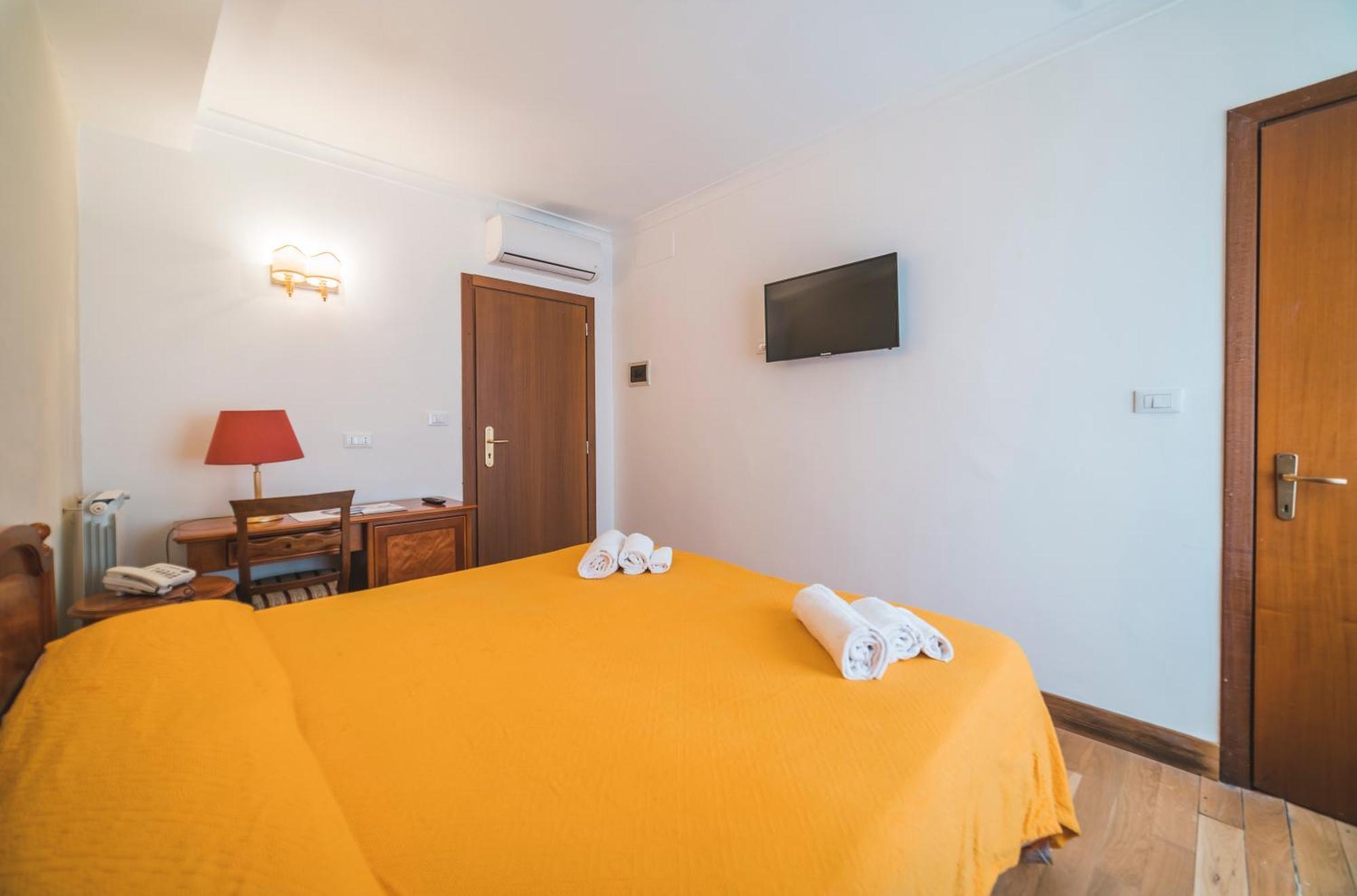 Classic Double Room,1433318737:JPEG