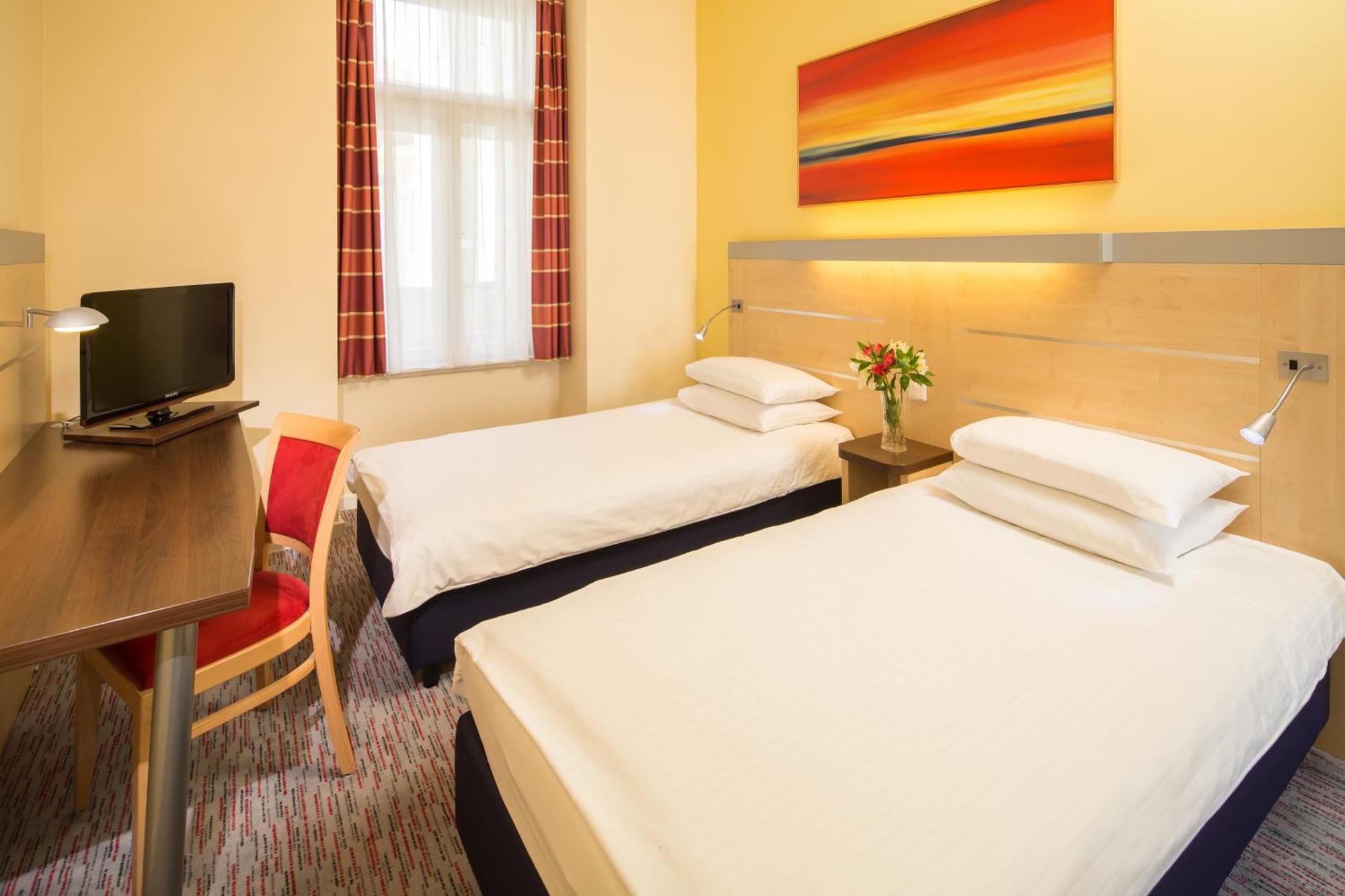 Double or Twin Room,1433842966:JPEG