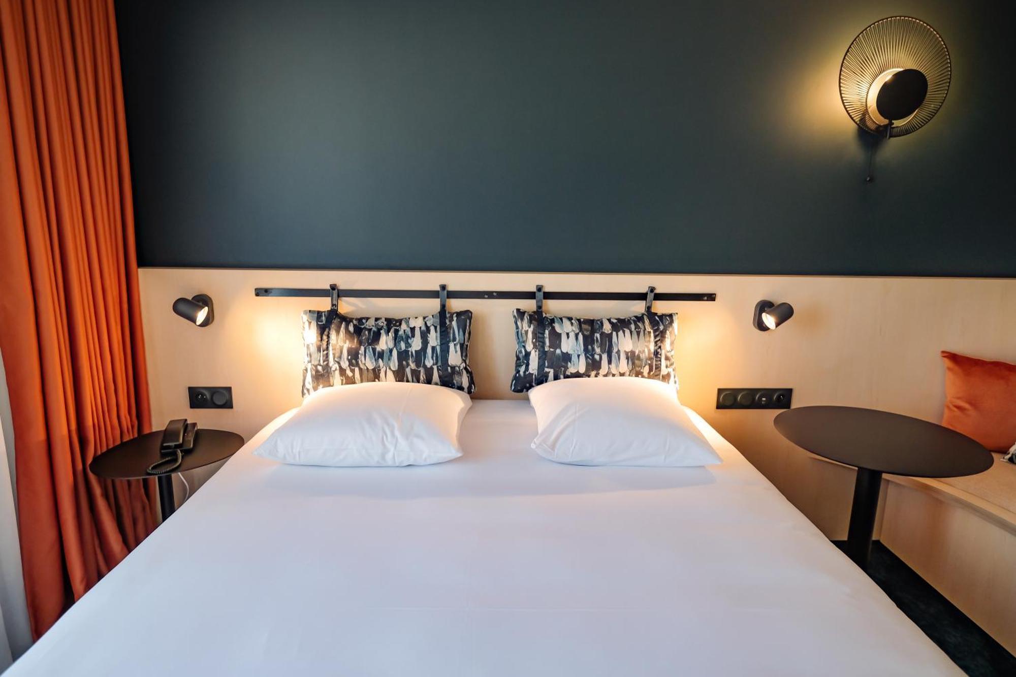 Standard Room with One Double Bed, Lake View,1743367950:JPEG