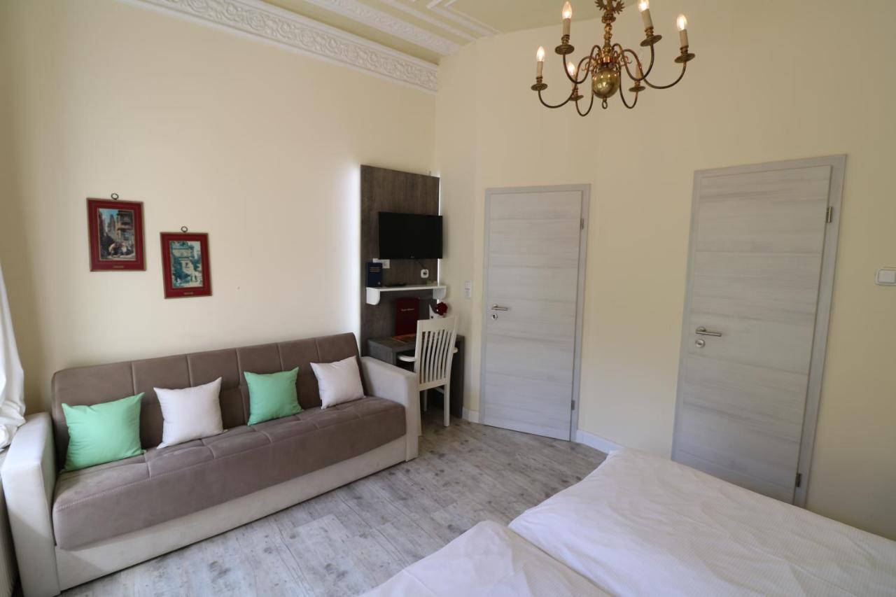 Double Room,1479800684:JPEG