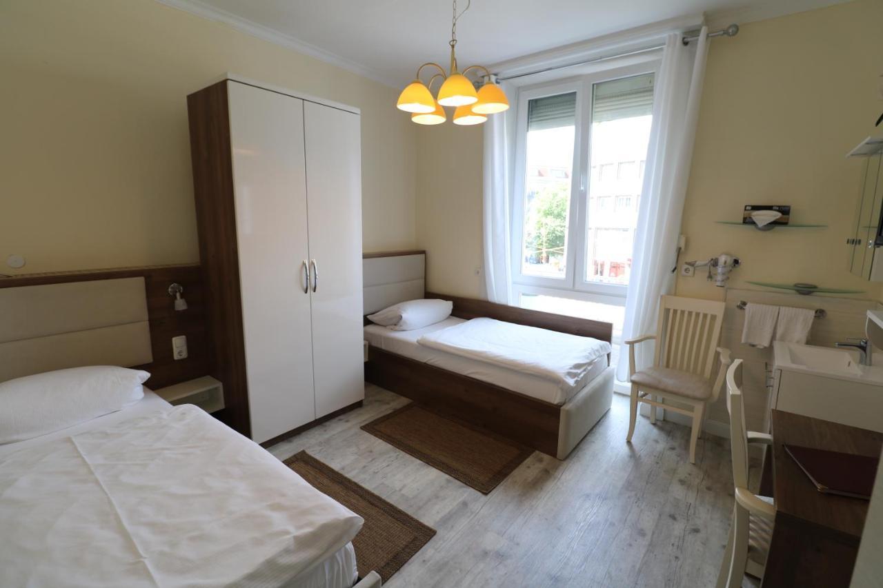 Twin Room with Private External Bathroom,1479801170:JPEG