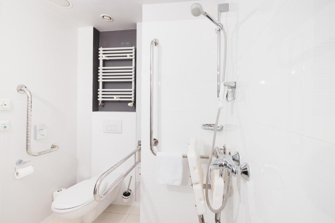 Double or Twin Room Bathroom,1498491883:JPEG