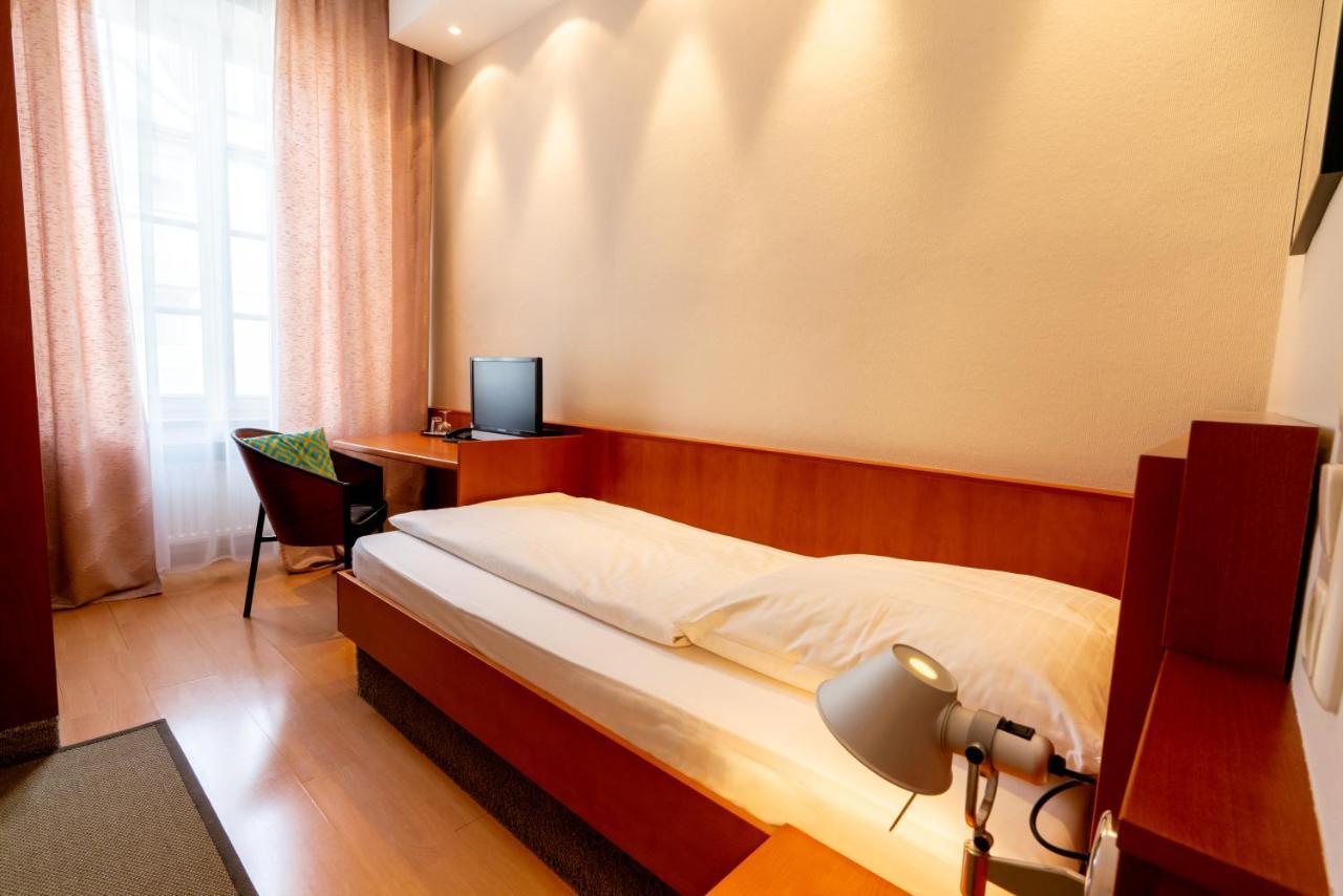 Single Room,1498615492:JPEG