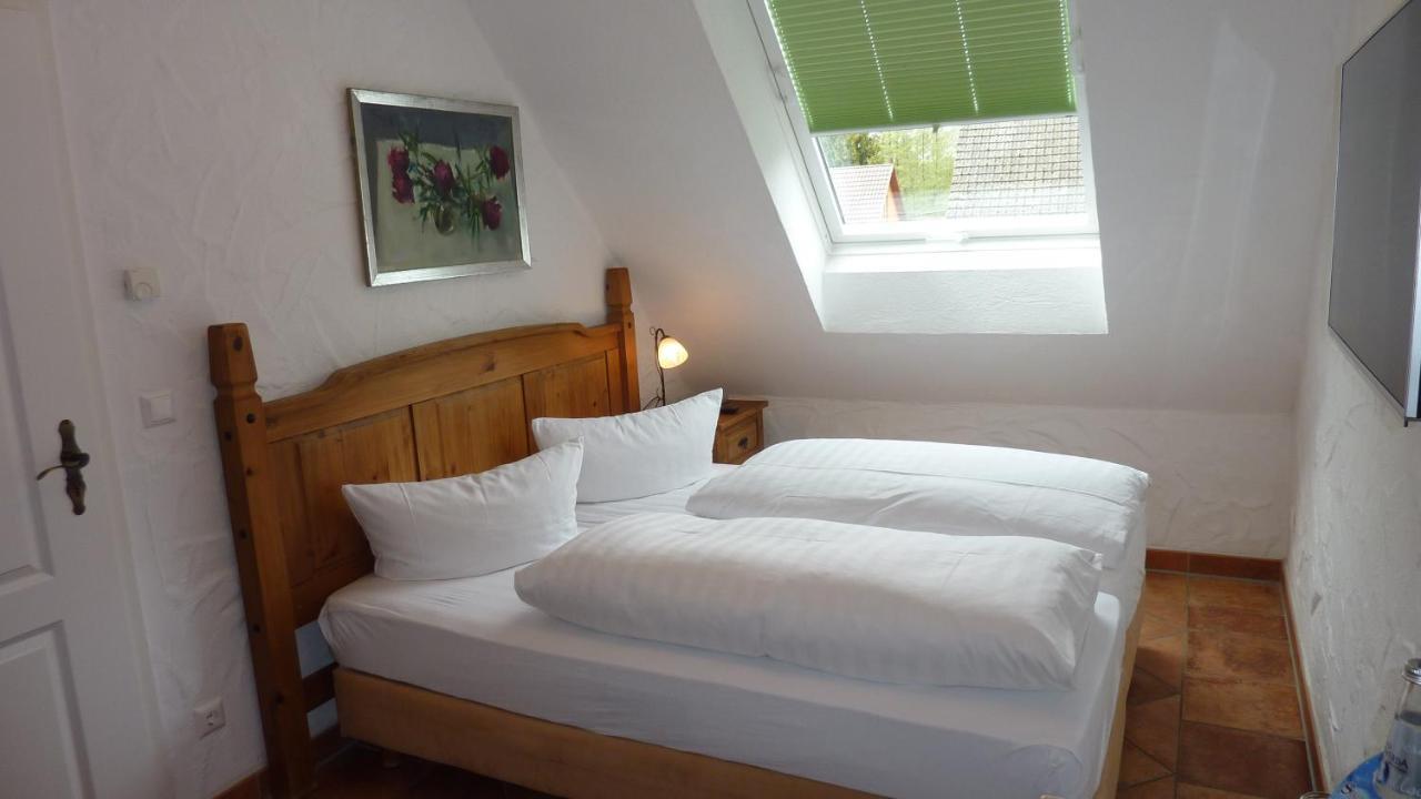 Small Double Room,1498772836:JPEG