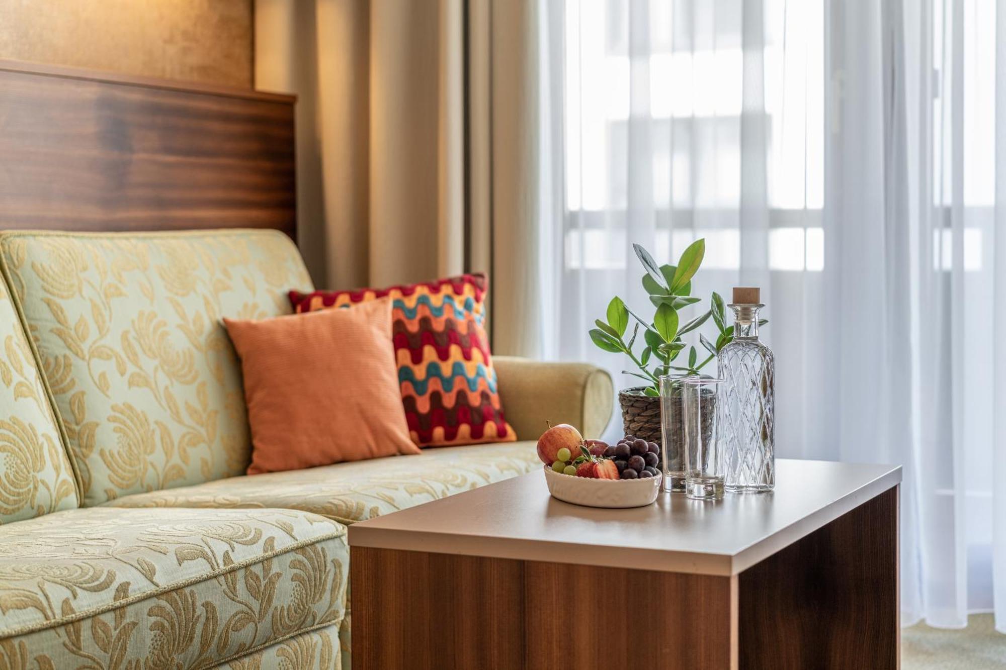 Deluxe Family Room