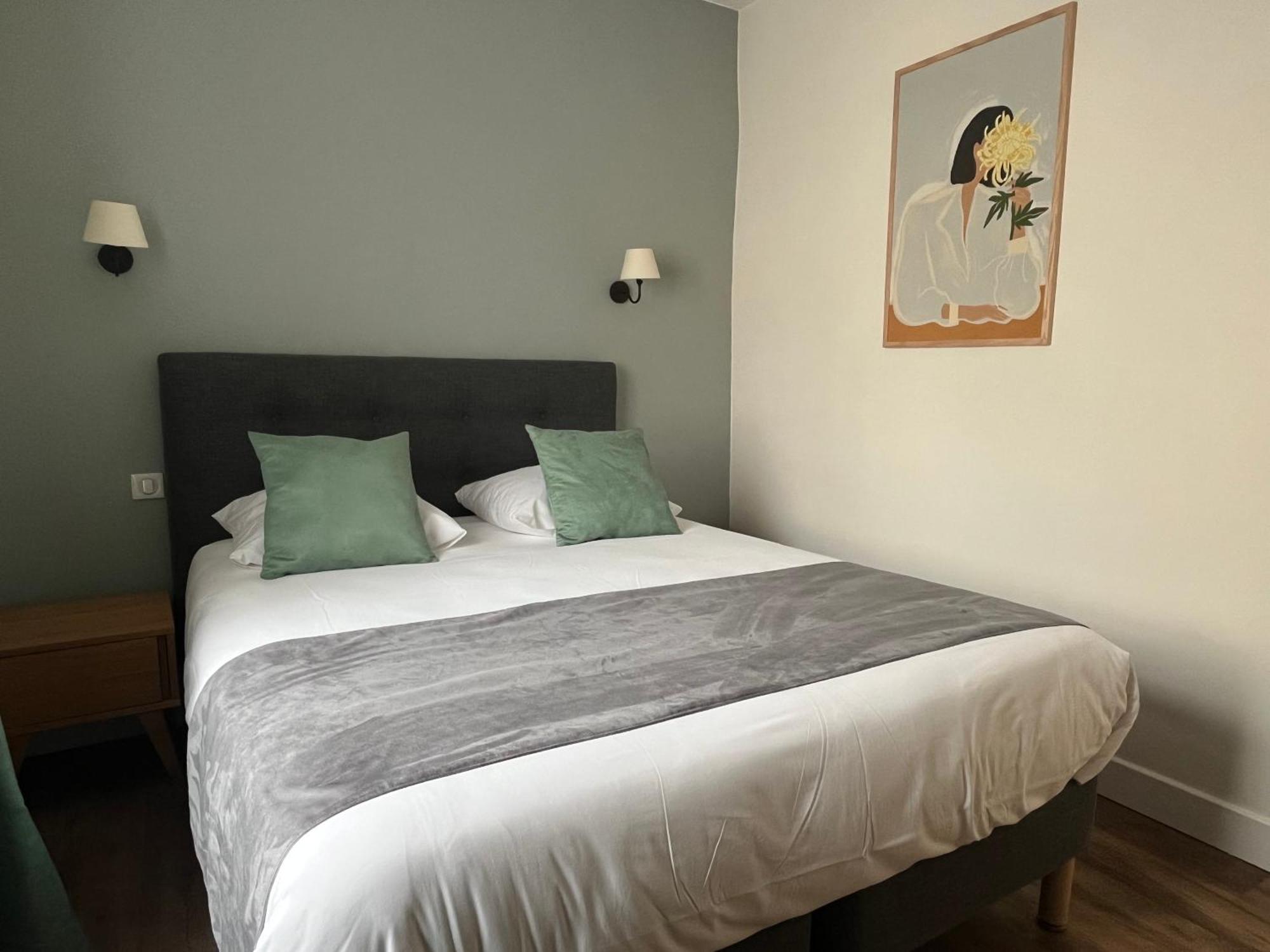 Queen Room,1469952824:JPEG
