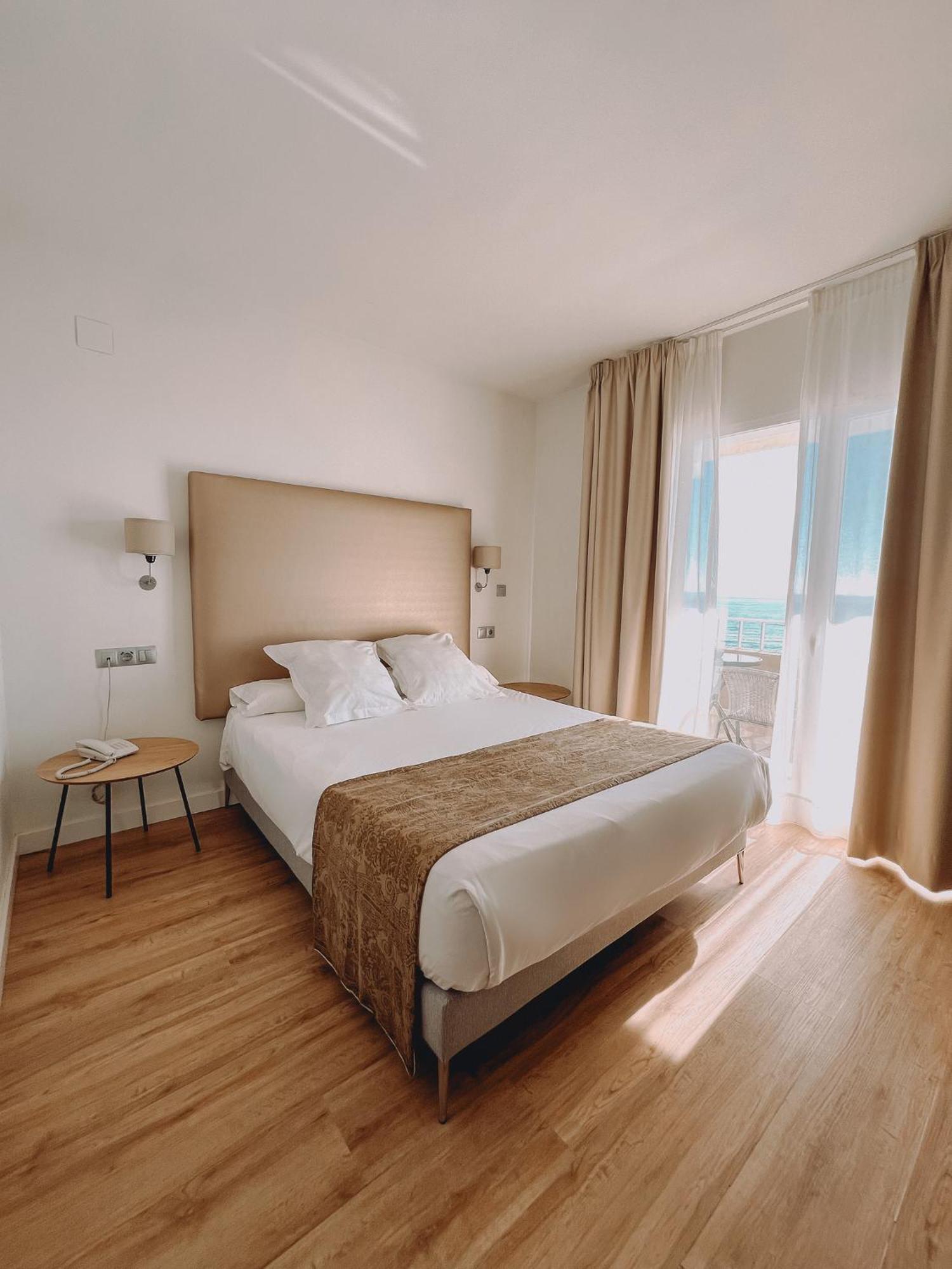 Economy Double Room Sea View,1526908954:JPEG