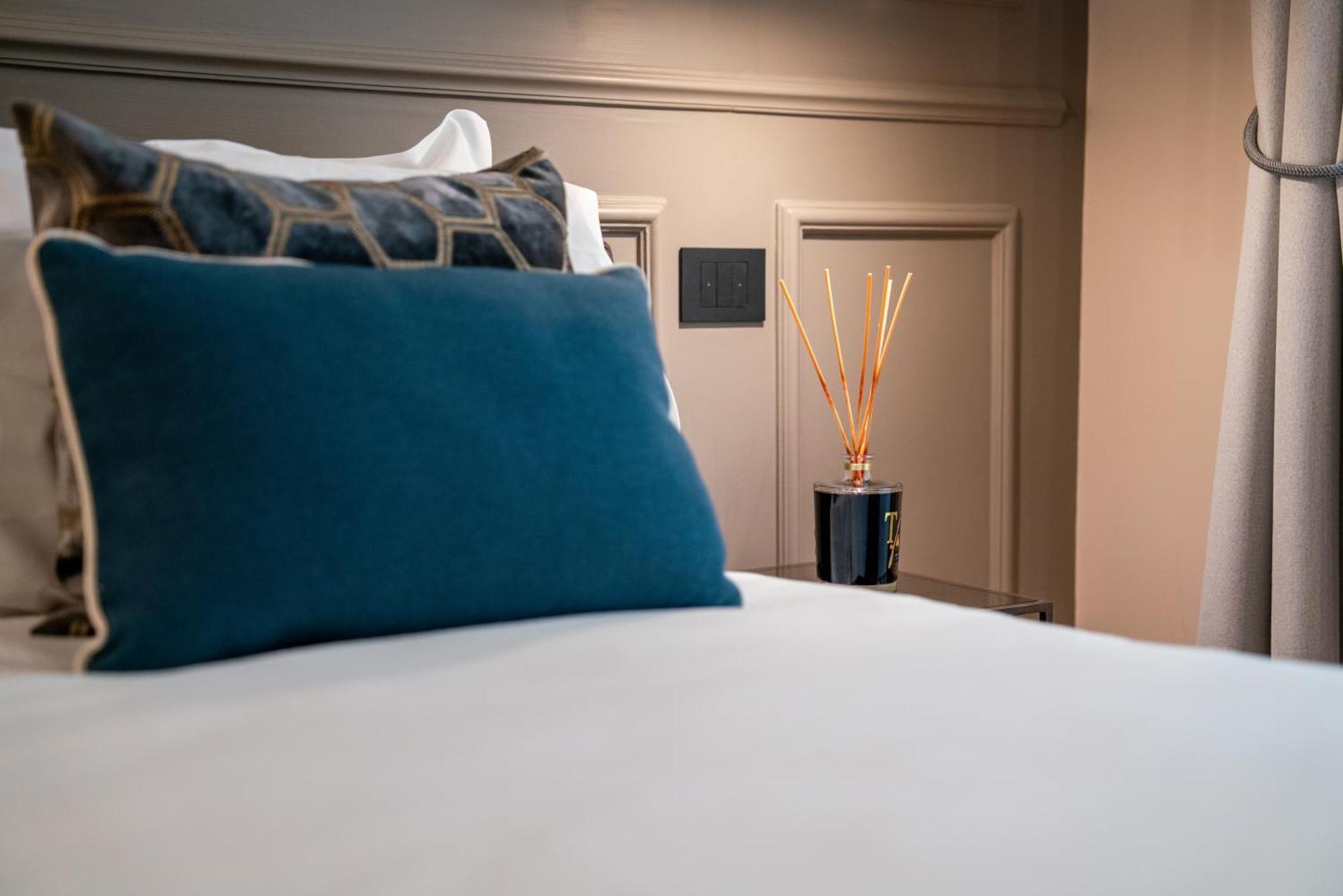 Standard Double Room,1532202082:JPEG