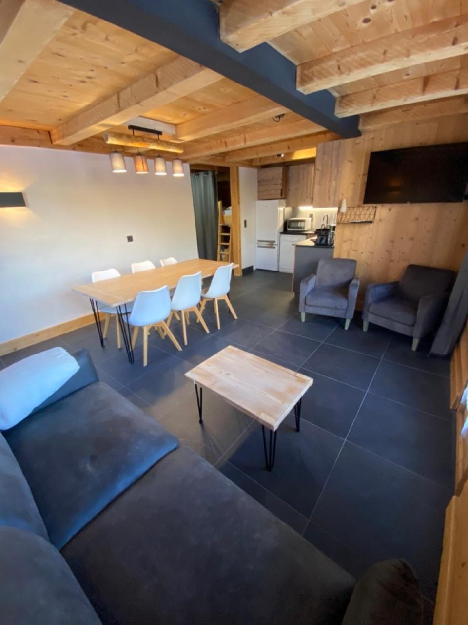 Two-Bedroom Apartment Terrace,798729930:JPEG