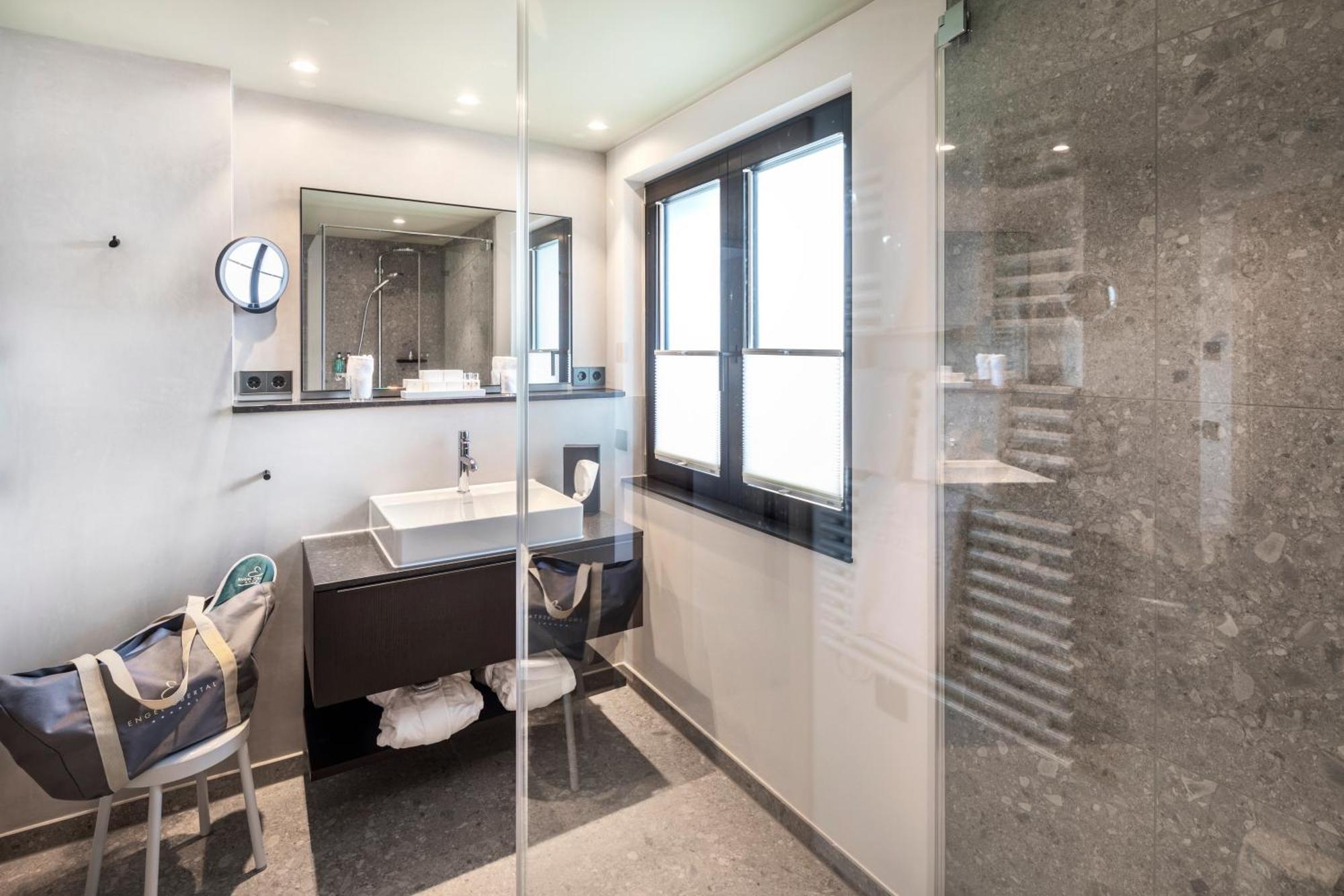 Modern Junior Suite,1533835633:JPEG
