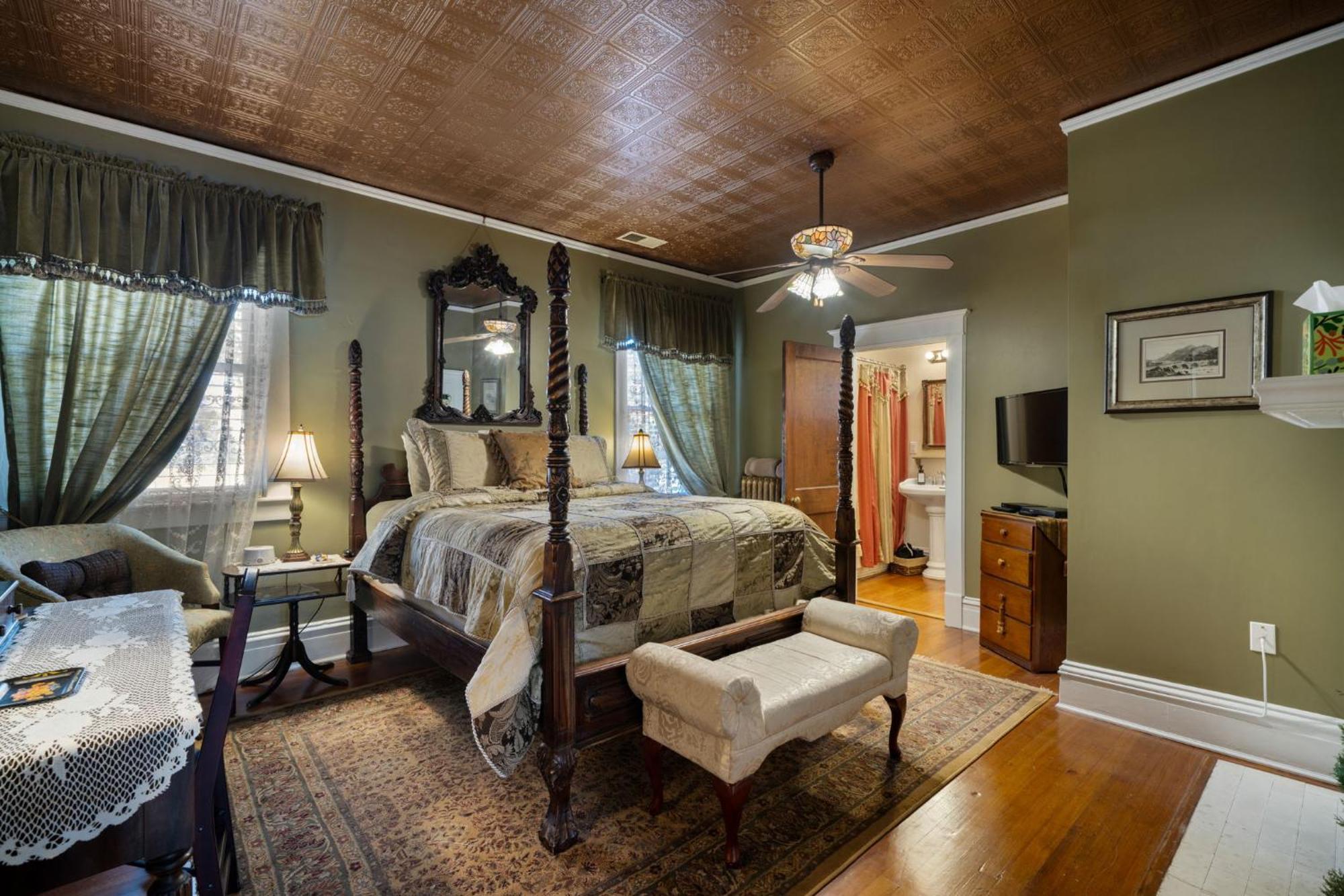 Queen Room Fireplace
