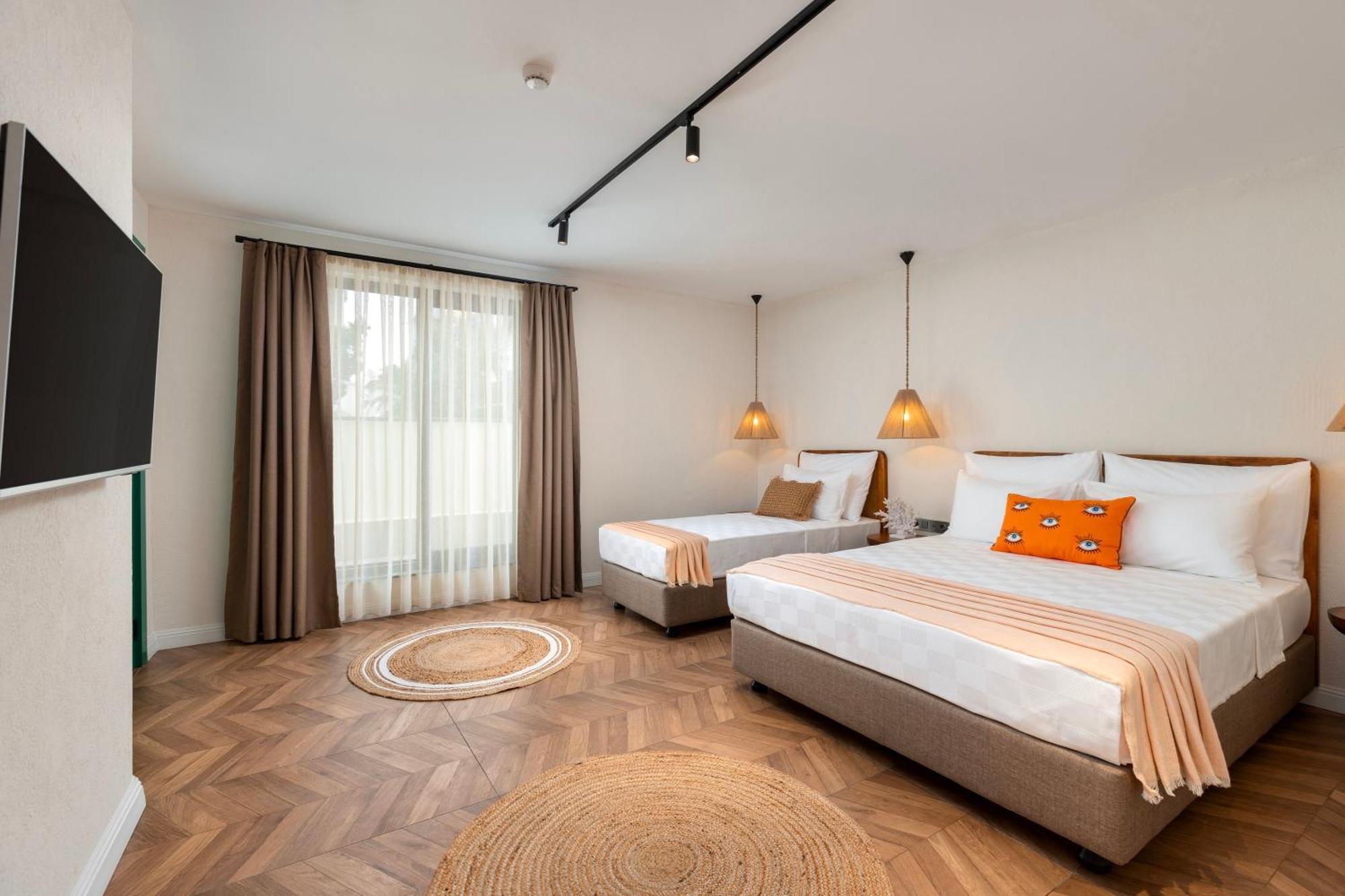 Deluxe Family Room
