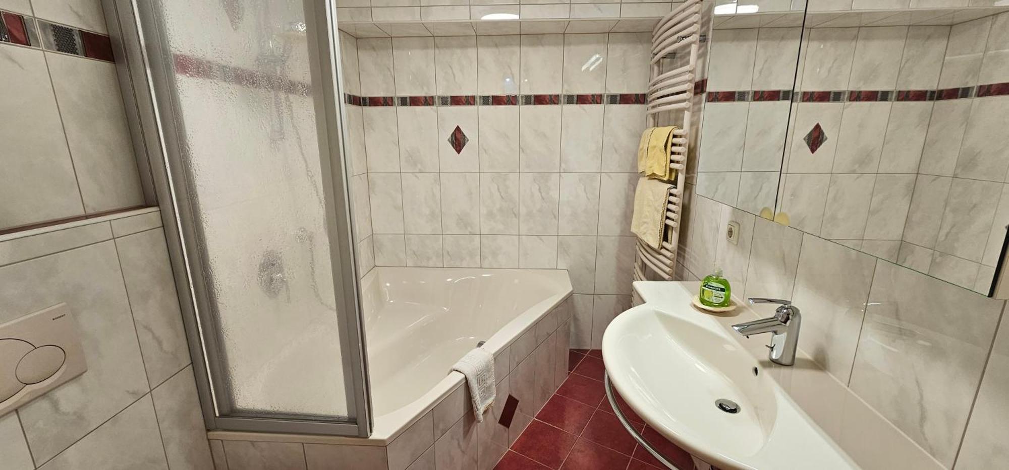 One-Bedroom Apartment,1542683980:JPEG