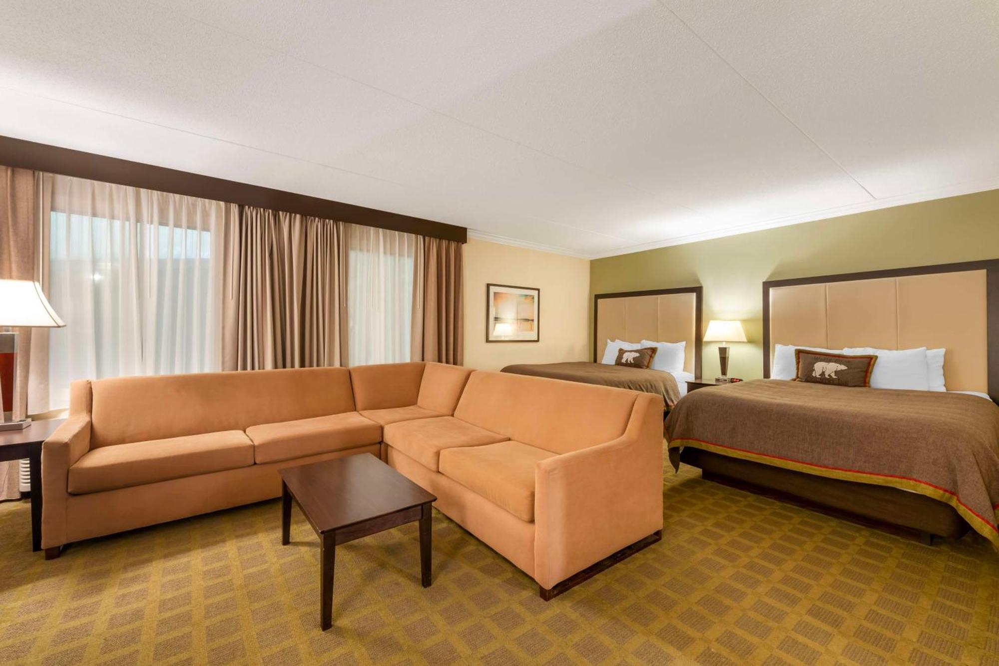 Family Queen Suite with Sofa Bed and Kitchenette