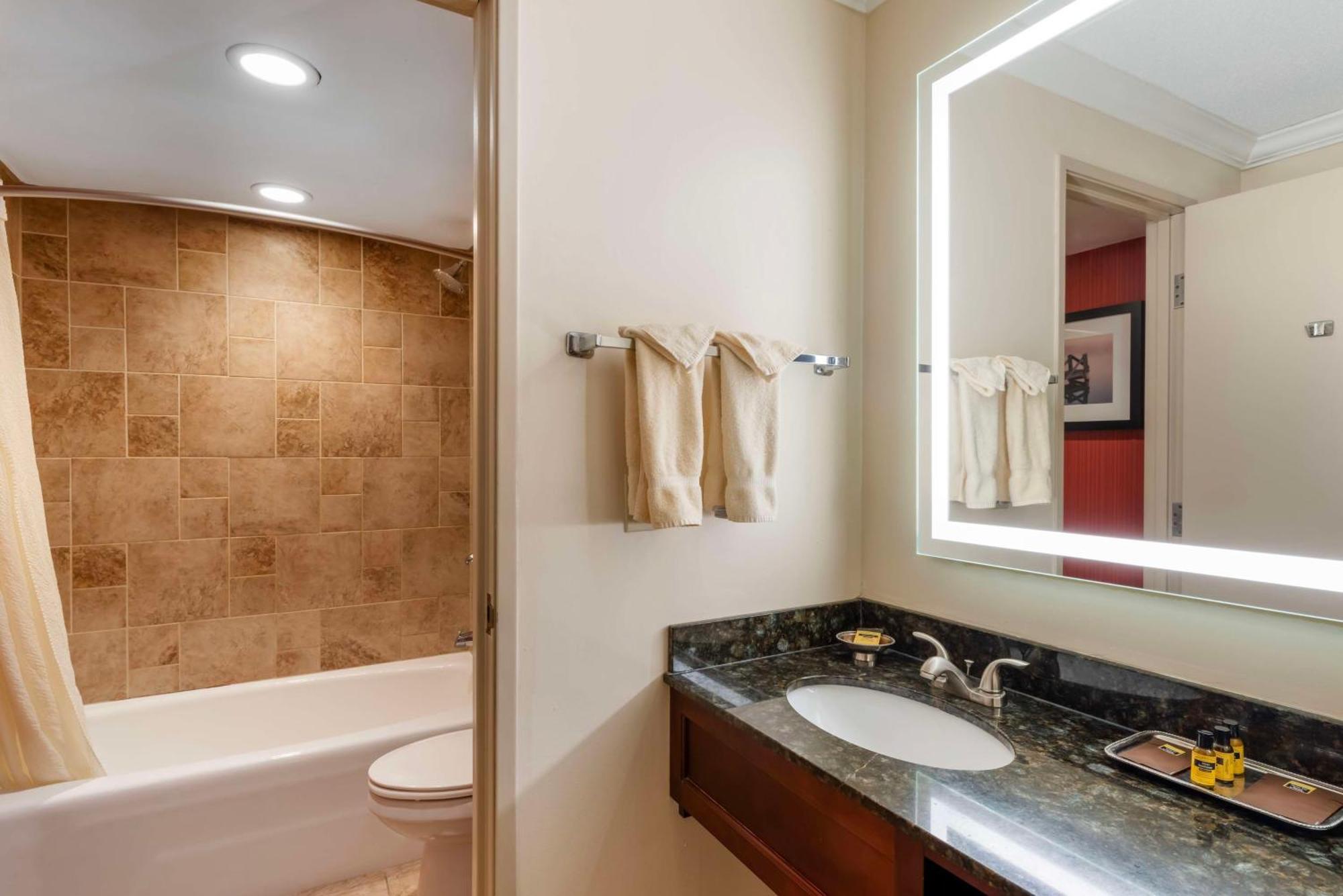 Queen Room with Two Queen Beds - Poolside,1544176450:JPEG