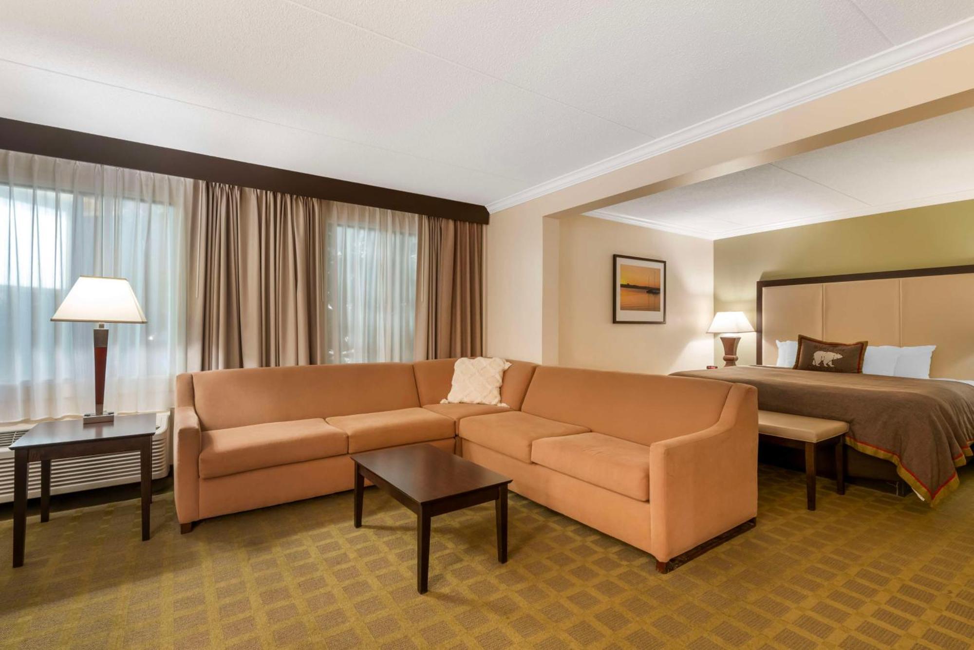 Executive King Room,1705771122:JPEG