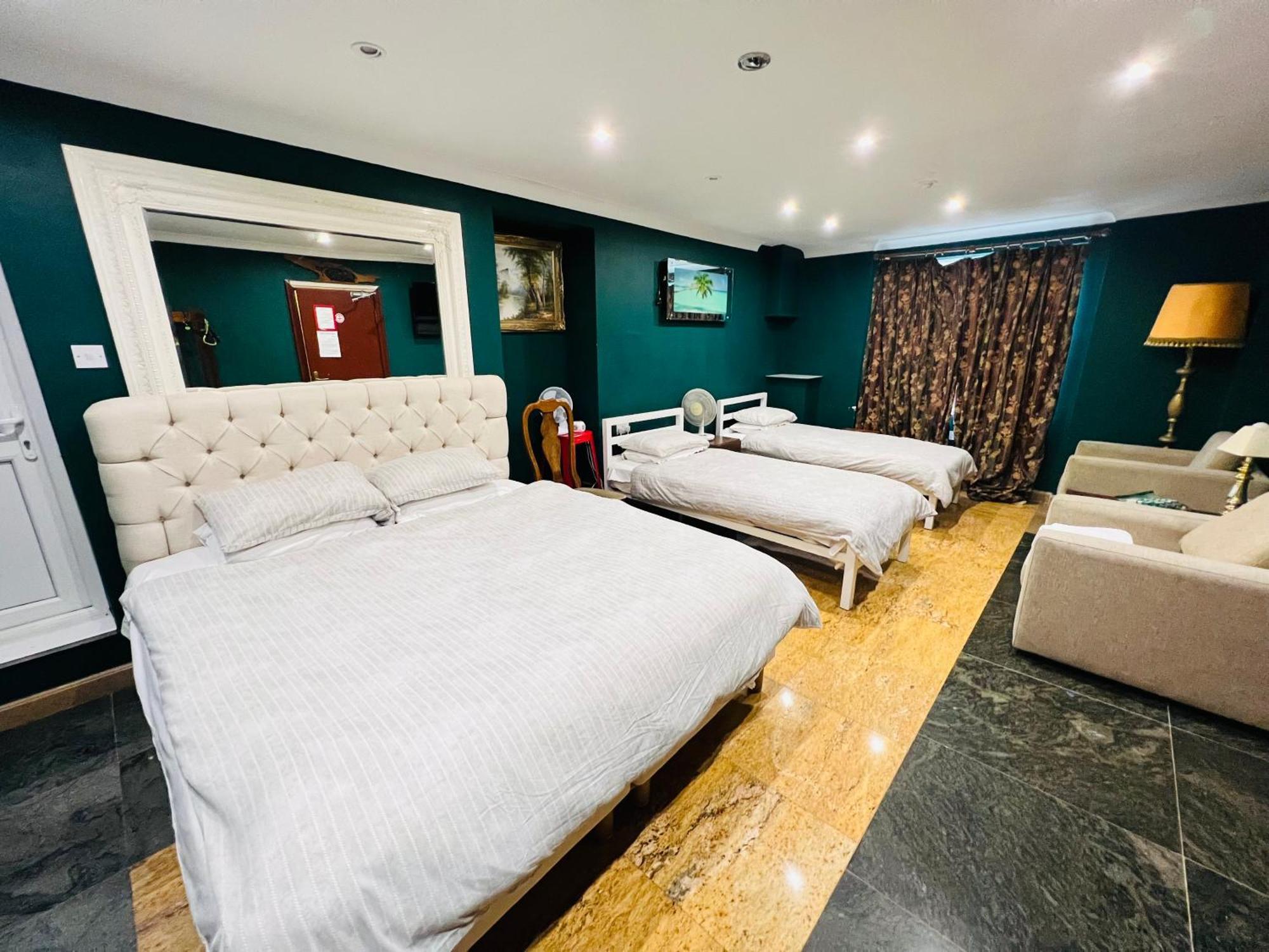 Deluxe Family Suite,1545878860:JPEG