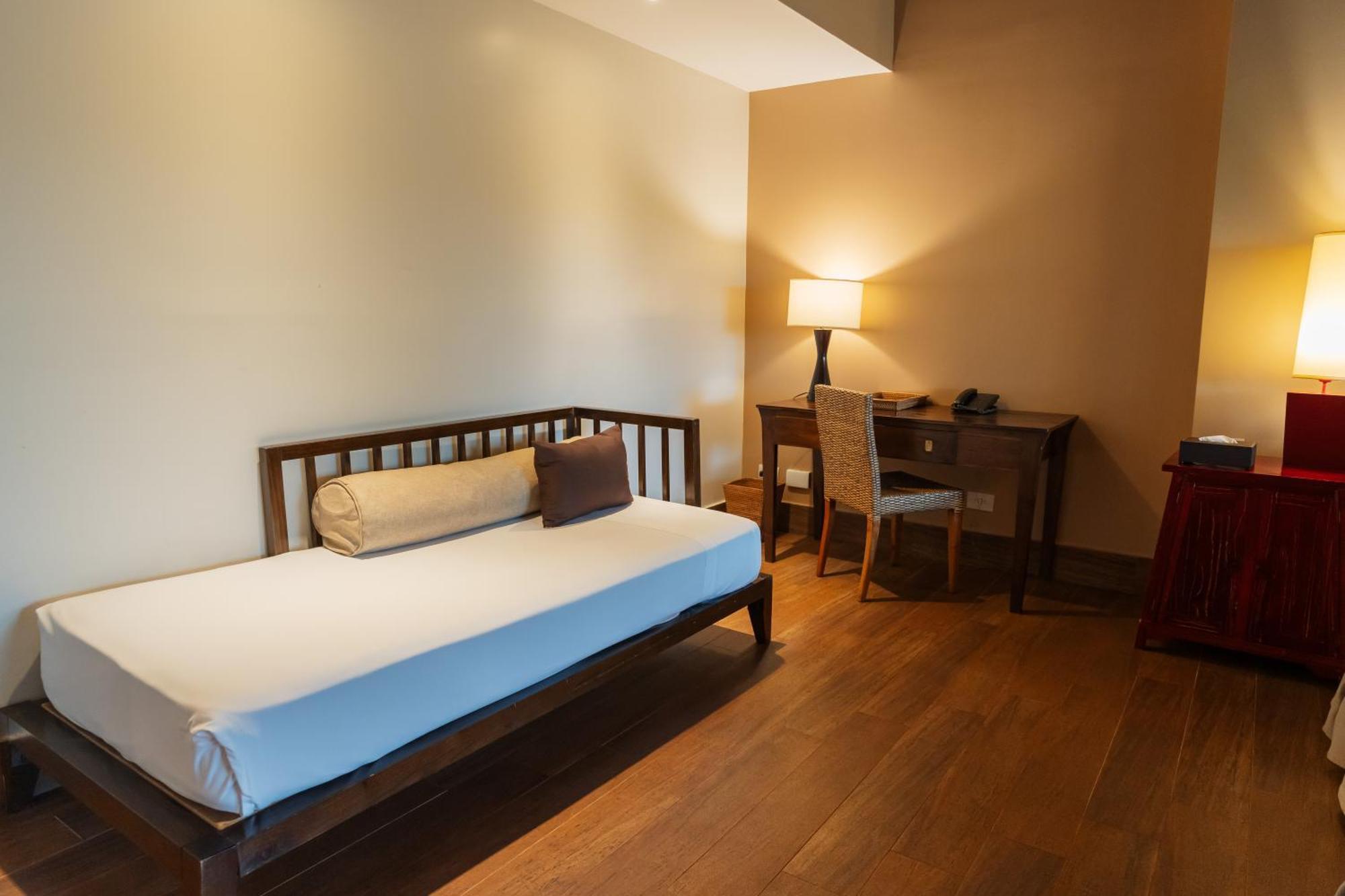 Double Suite,1547875867:JPEG