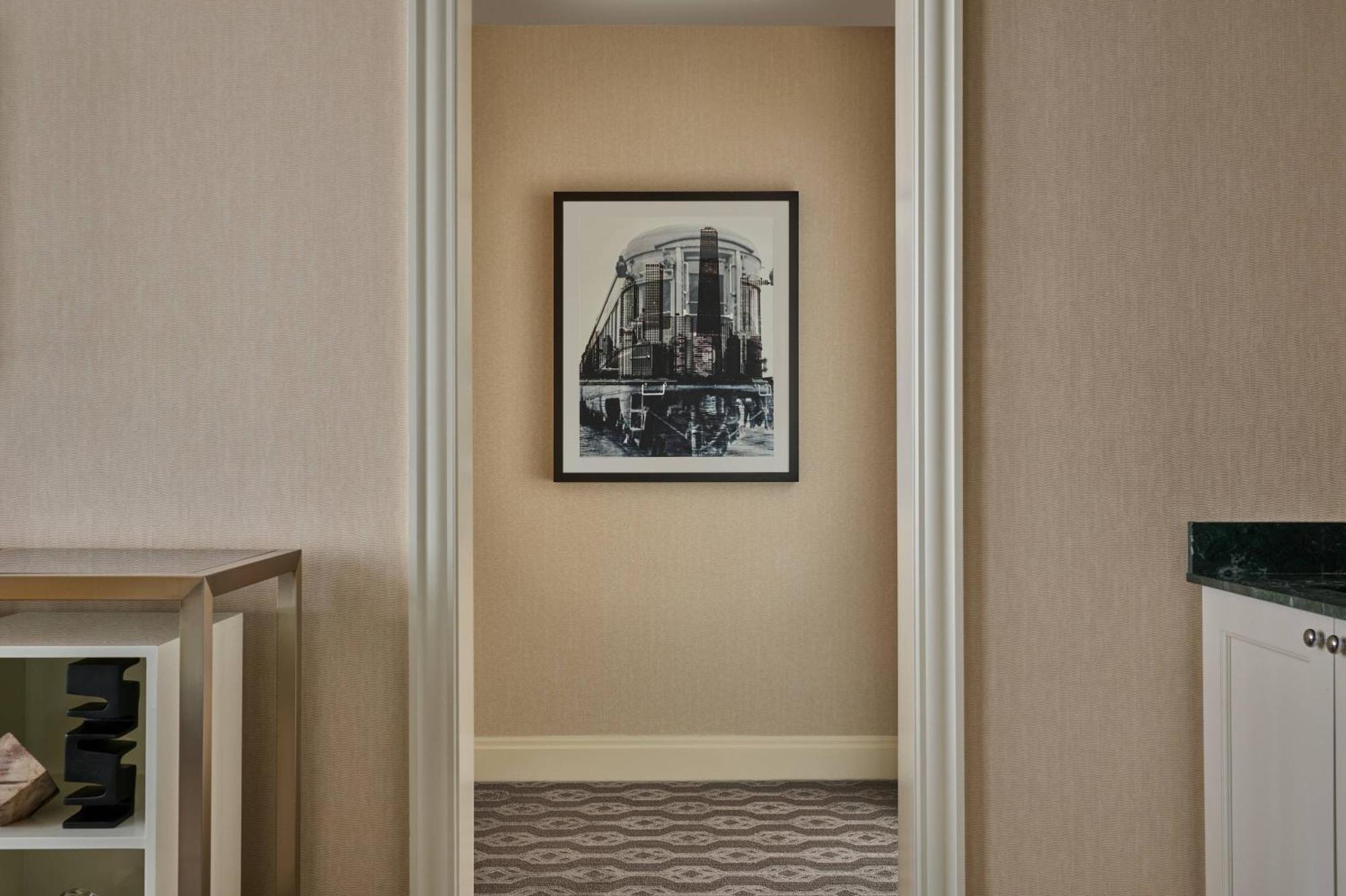 Luxury One-Bedroom Suite,1548393193:JPEG