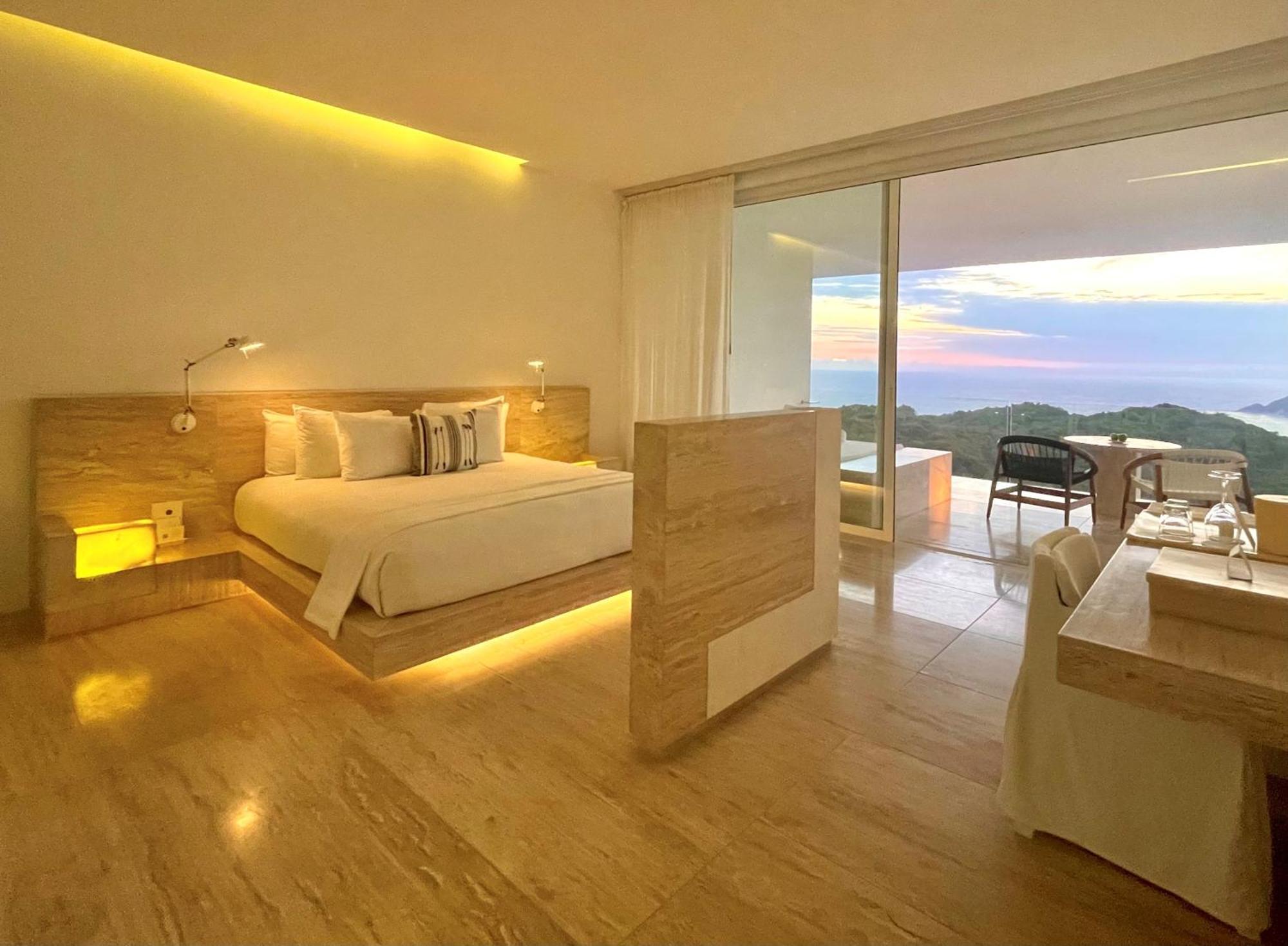 King Suite with Balcony,1548504304:JPEG