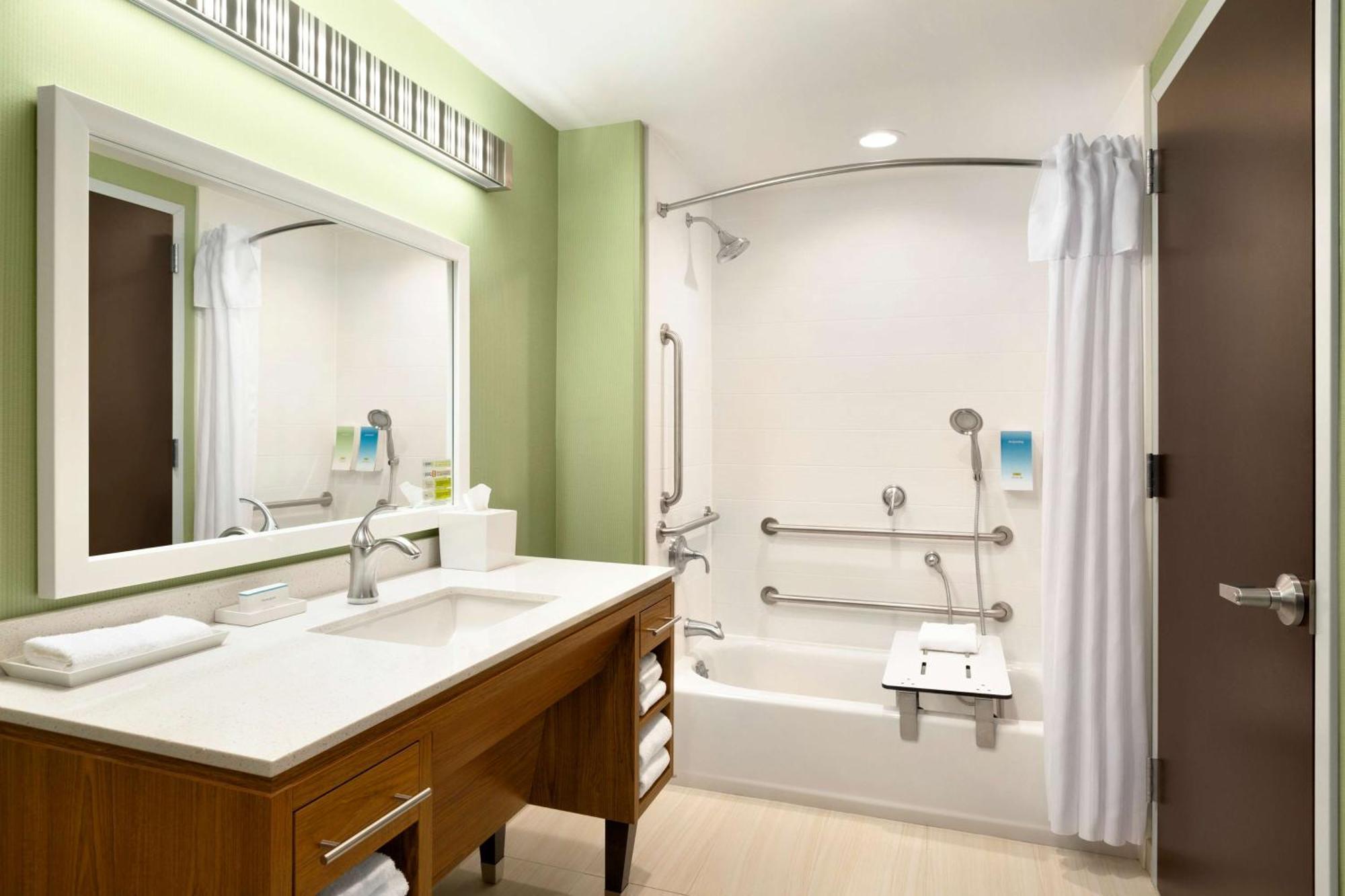 Two-Bedroom Suite Mobility Access or Non-Smoking,1551282748:JPEG