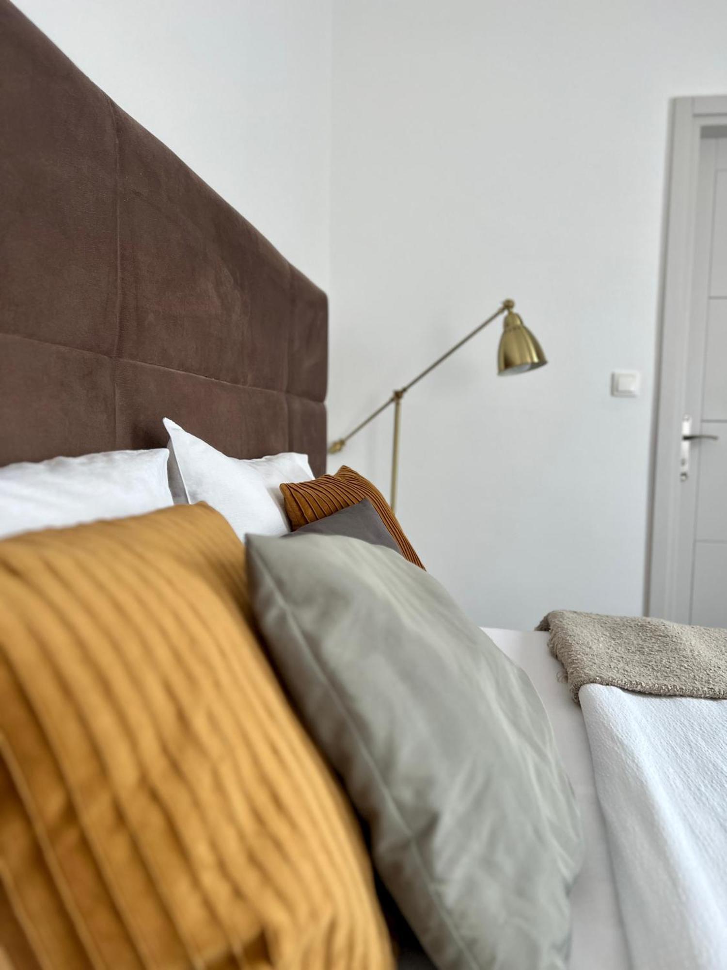 Double Room,1538641267:JPEG