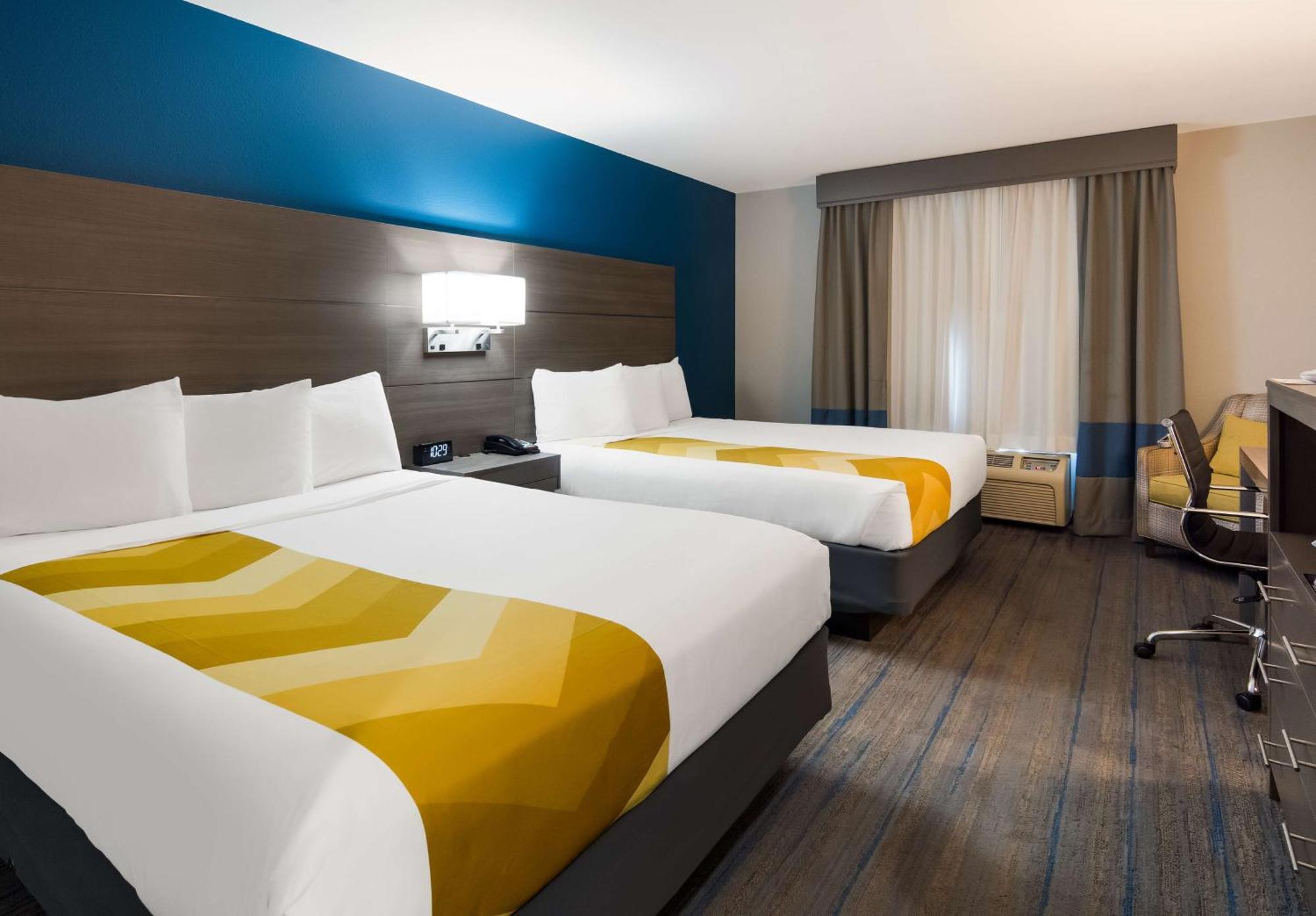 Queen Room Two Queen Beds Bath Tub Disability Access or Non-Smoking,1554396796:JPEG