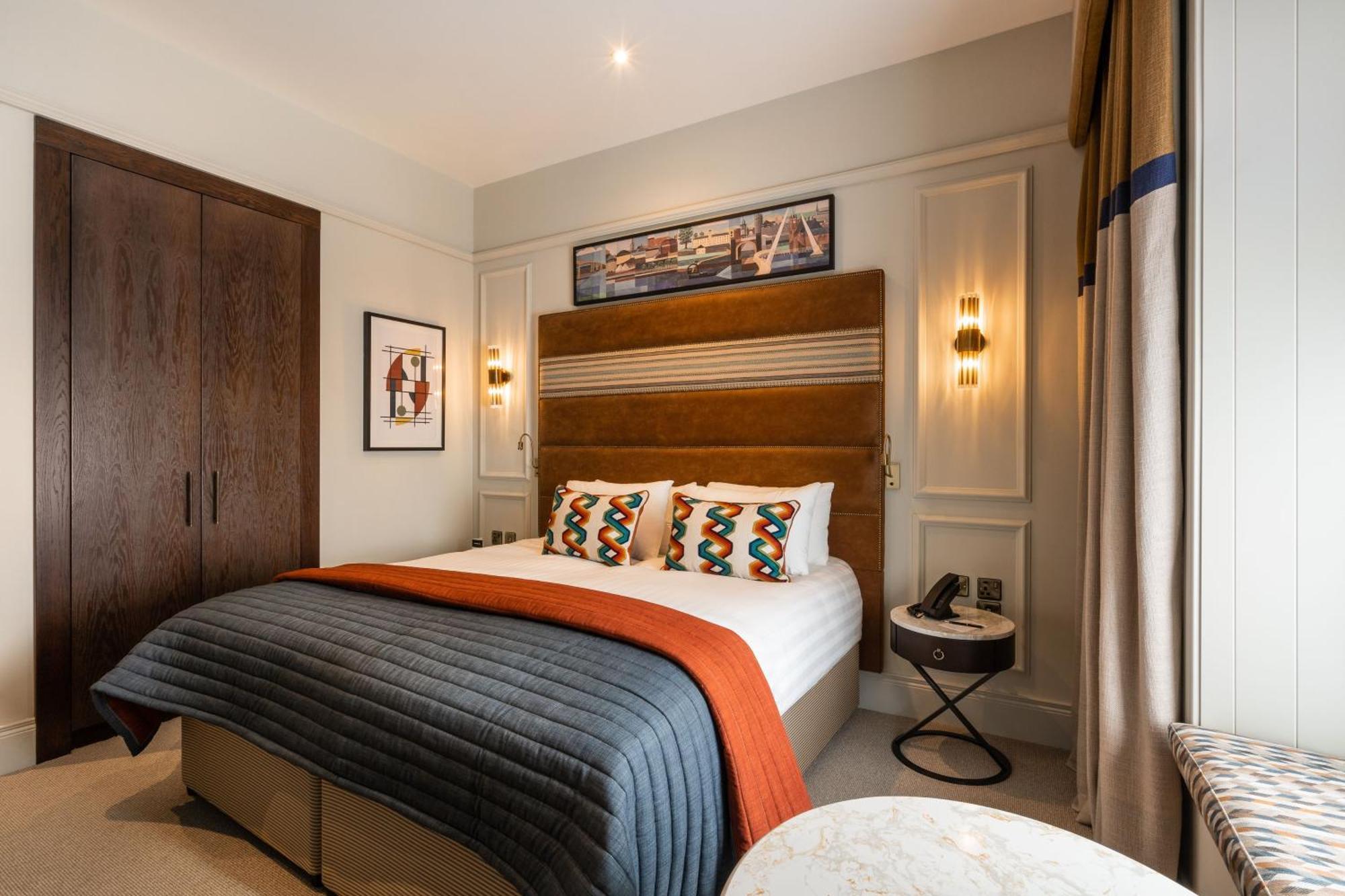 Deluxe King River View Room