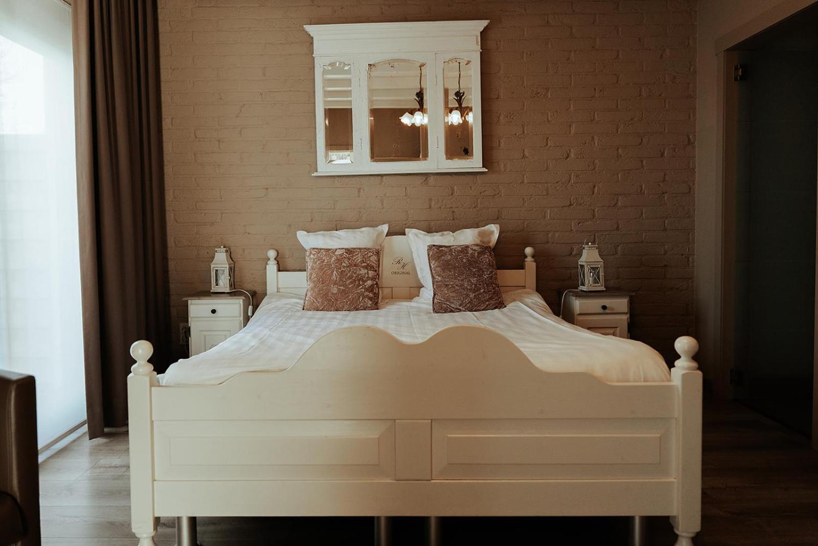 Double Room,1557545662:JPEG