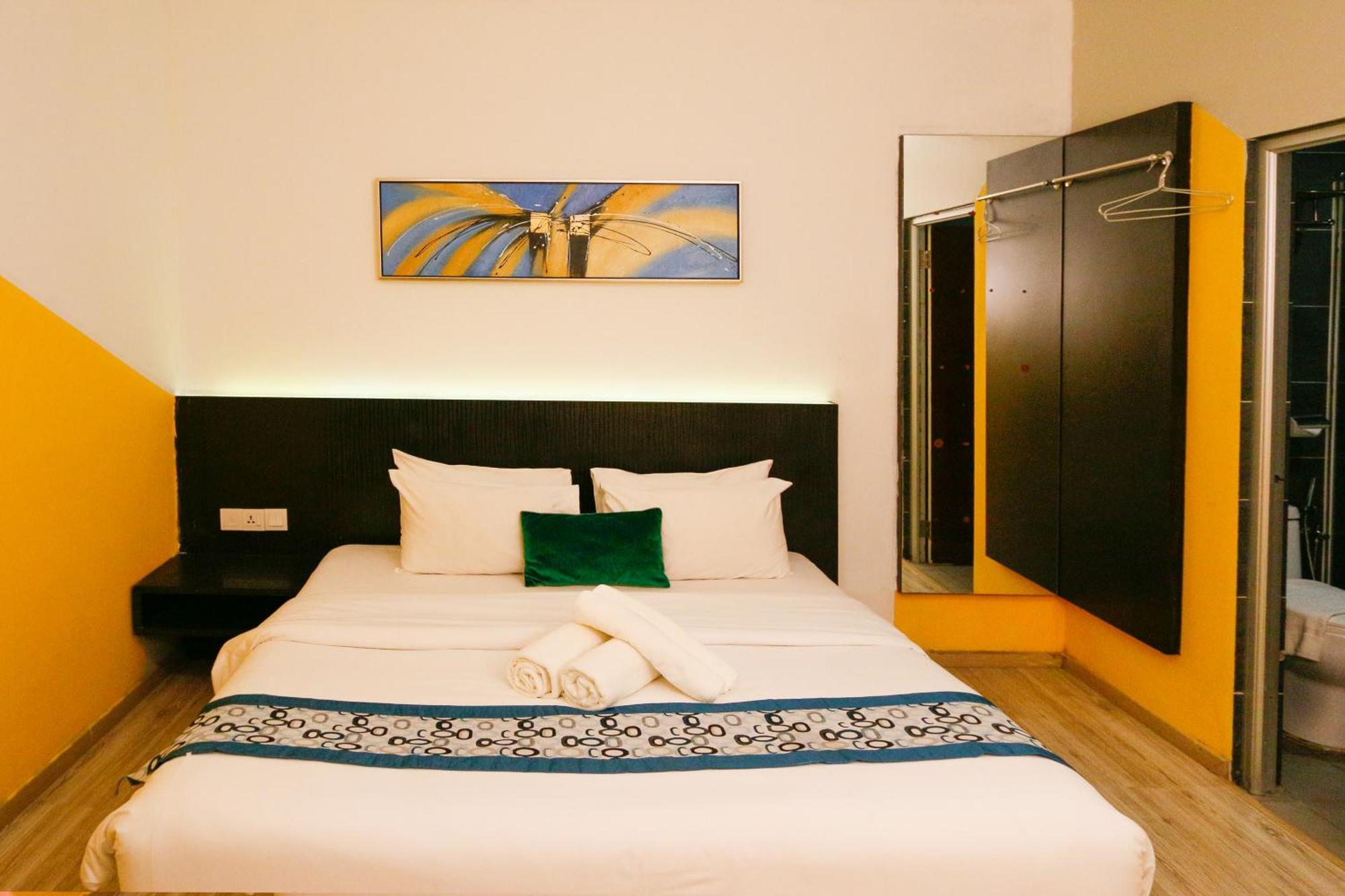 Deluxe King Room,1559711443:JPEG