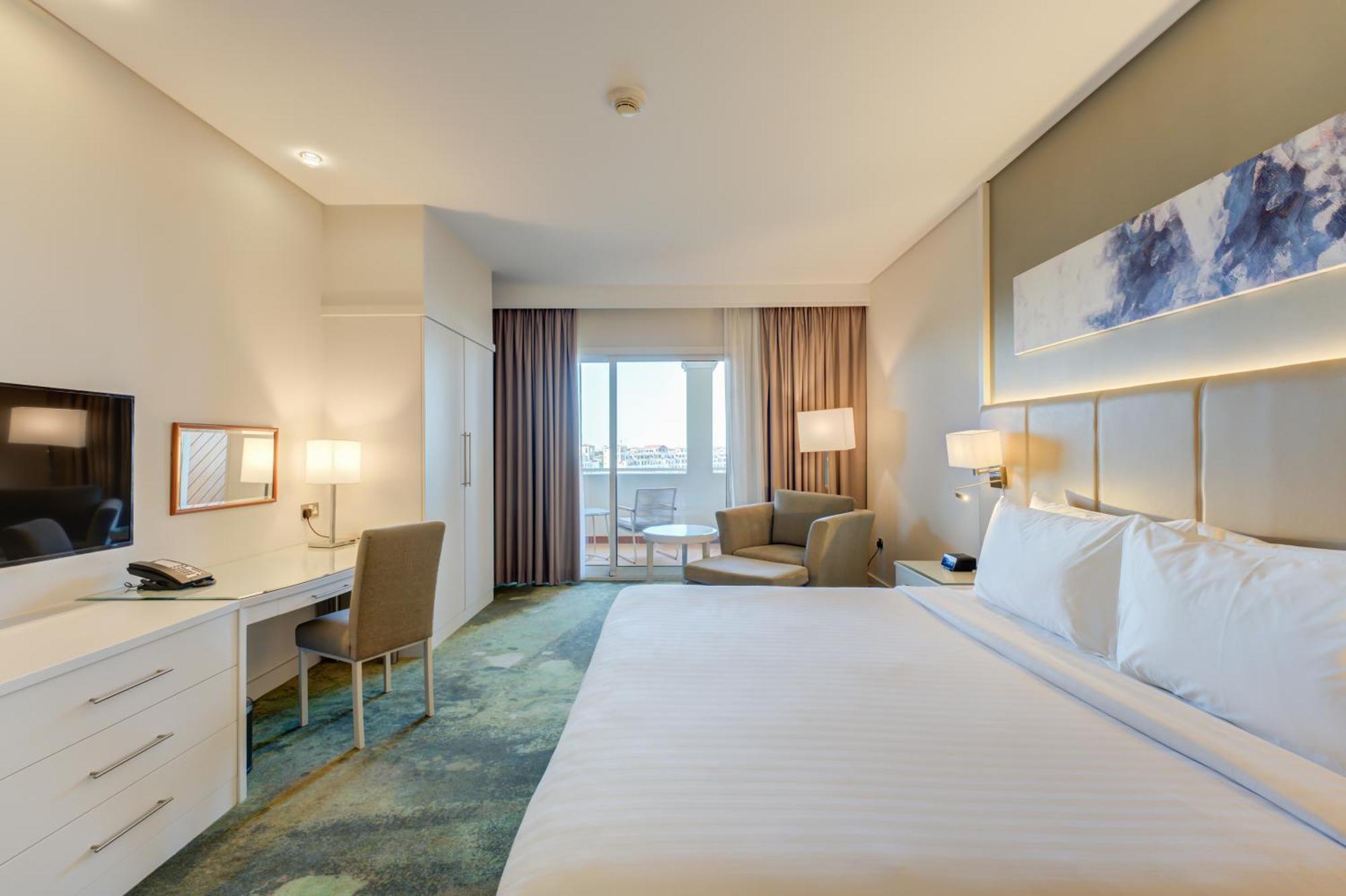 Lake View Balcony Premium King Room Shuttle Service to JBR Beach Access to The Market Mall,1566926807:JPEG