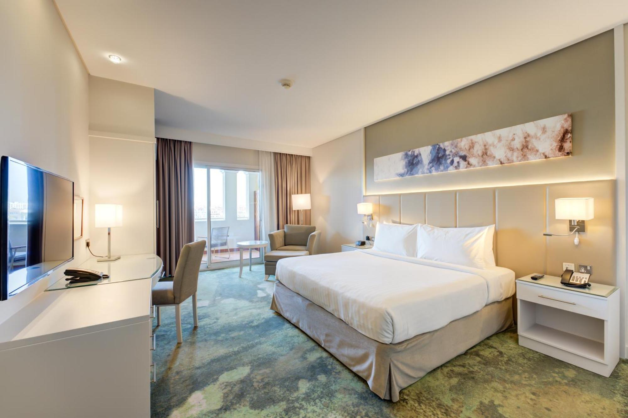 Lake View with Balcony Premium King Room - Shuttle Service to JBR Beach and Access to The Market Mall,1566926801:JPEG