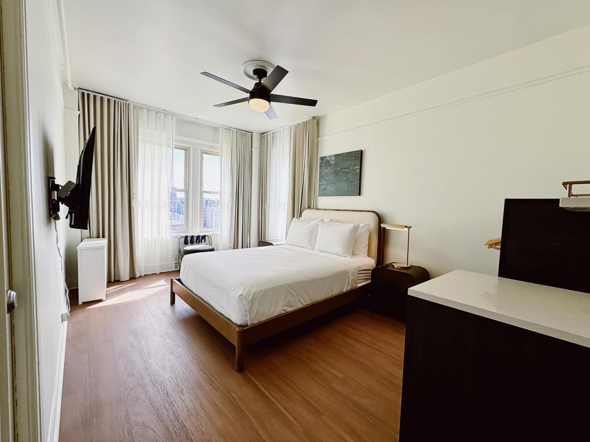 Queen Room,1567795787:JPEG