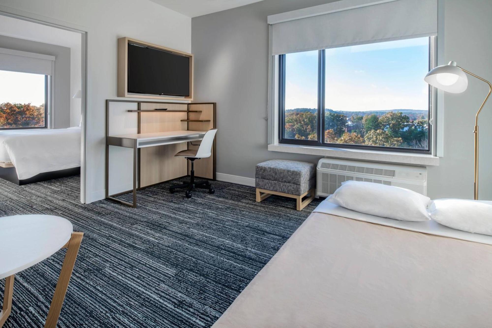 1 Bedroom Suite 1 Queen Sofa bed,1574982437:JPEG