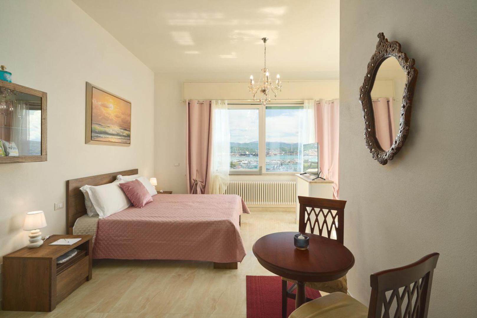 Deluxe Double Room Balcony Sea View,1579437761:JPEG