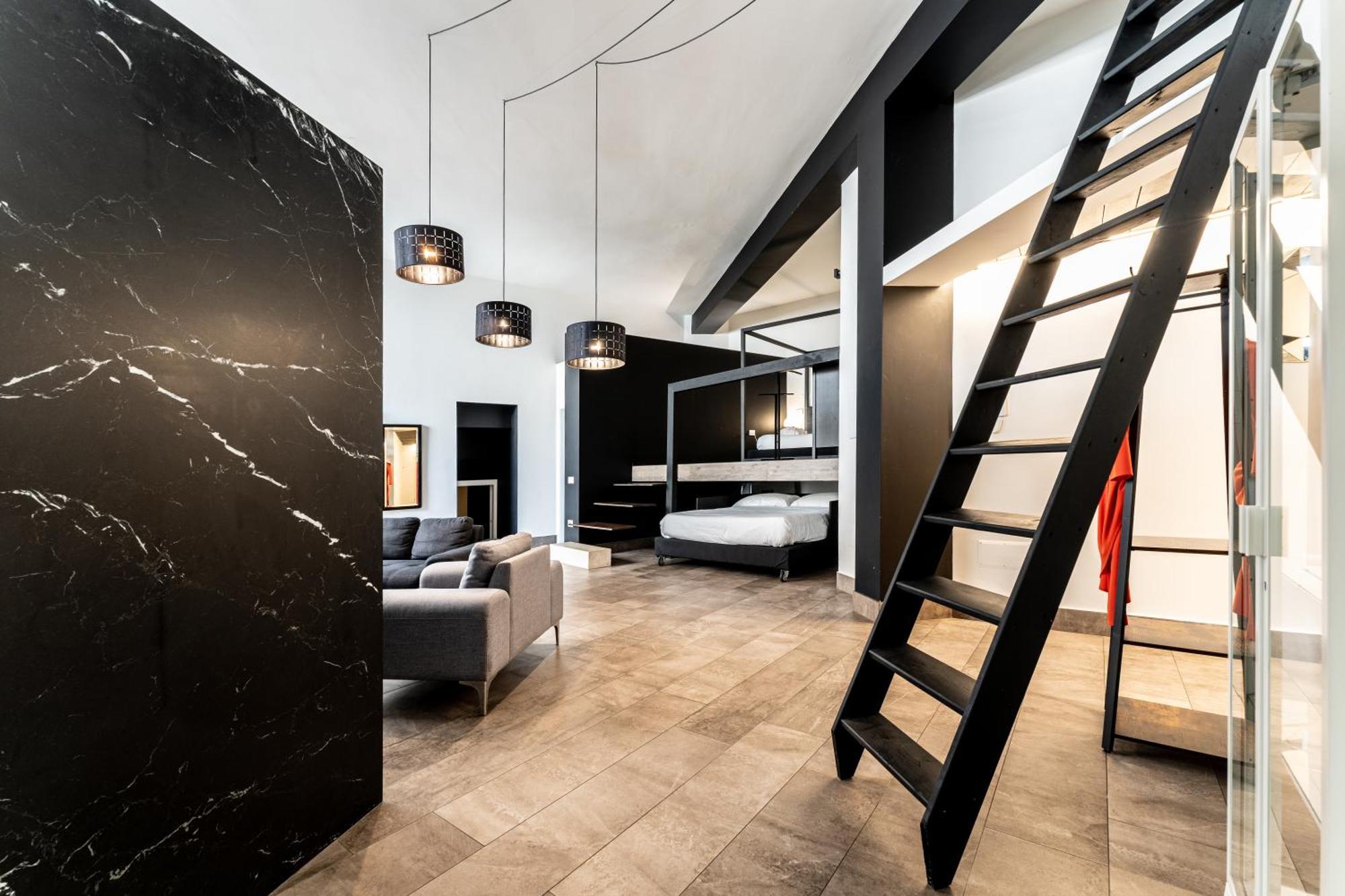 Deluxe Apartment