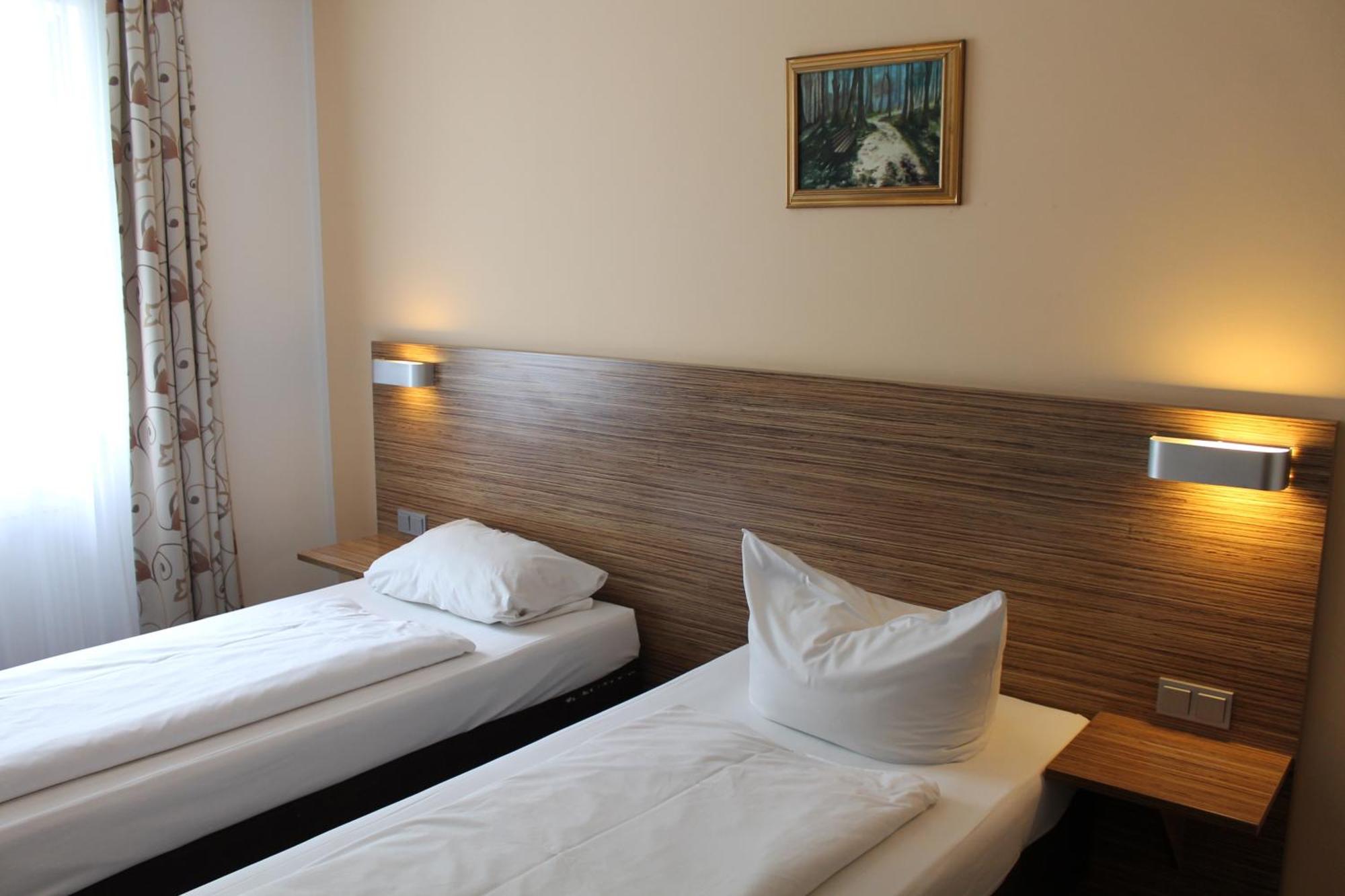 Double or Twin Room,1613667483:JPEG