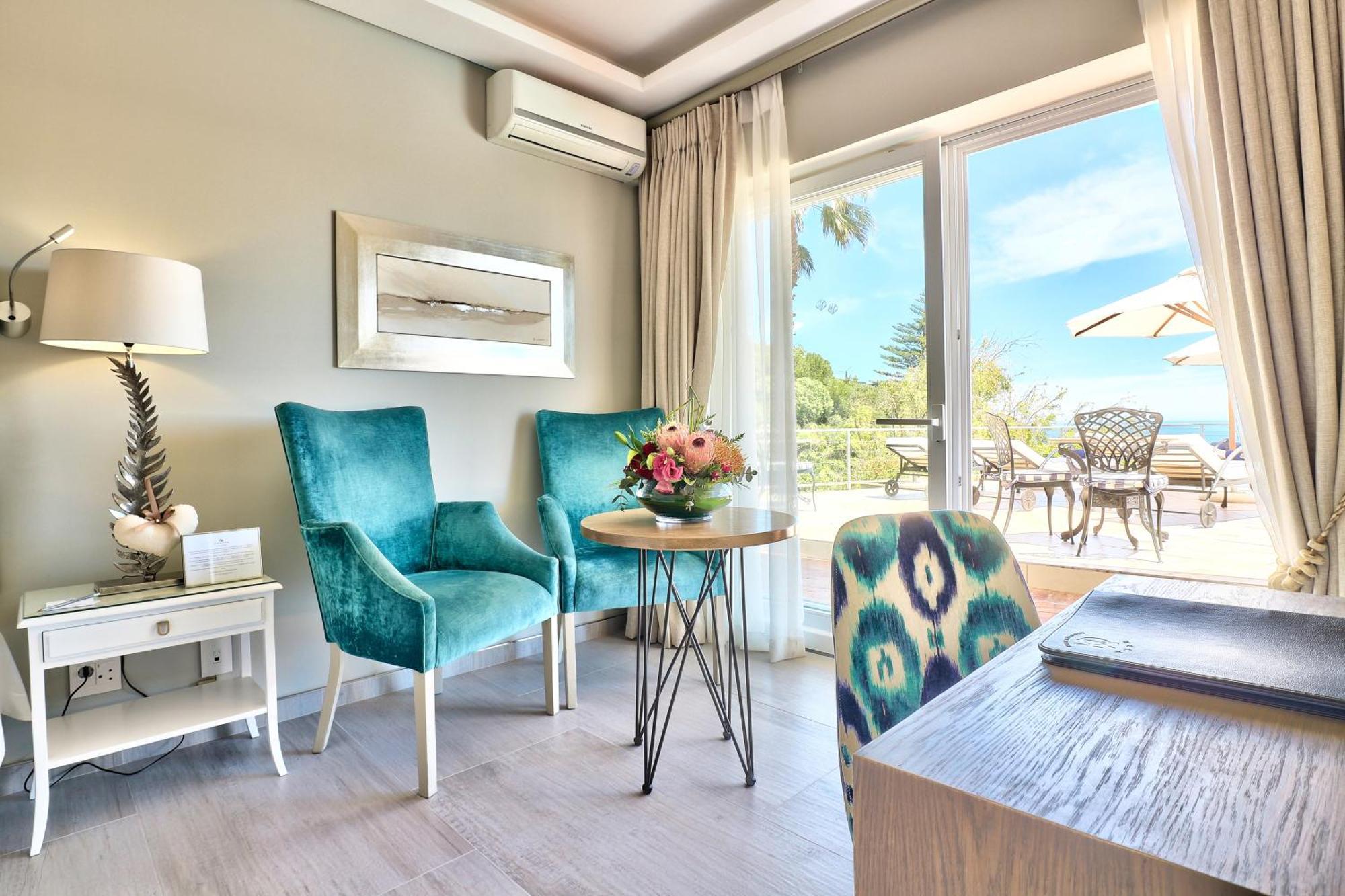 Traveller King or Twin Room Pool Deck Facing