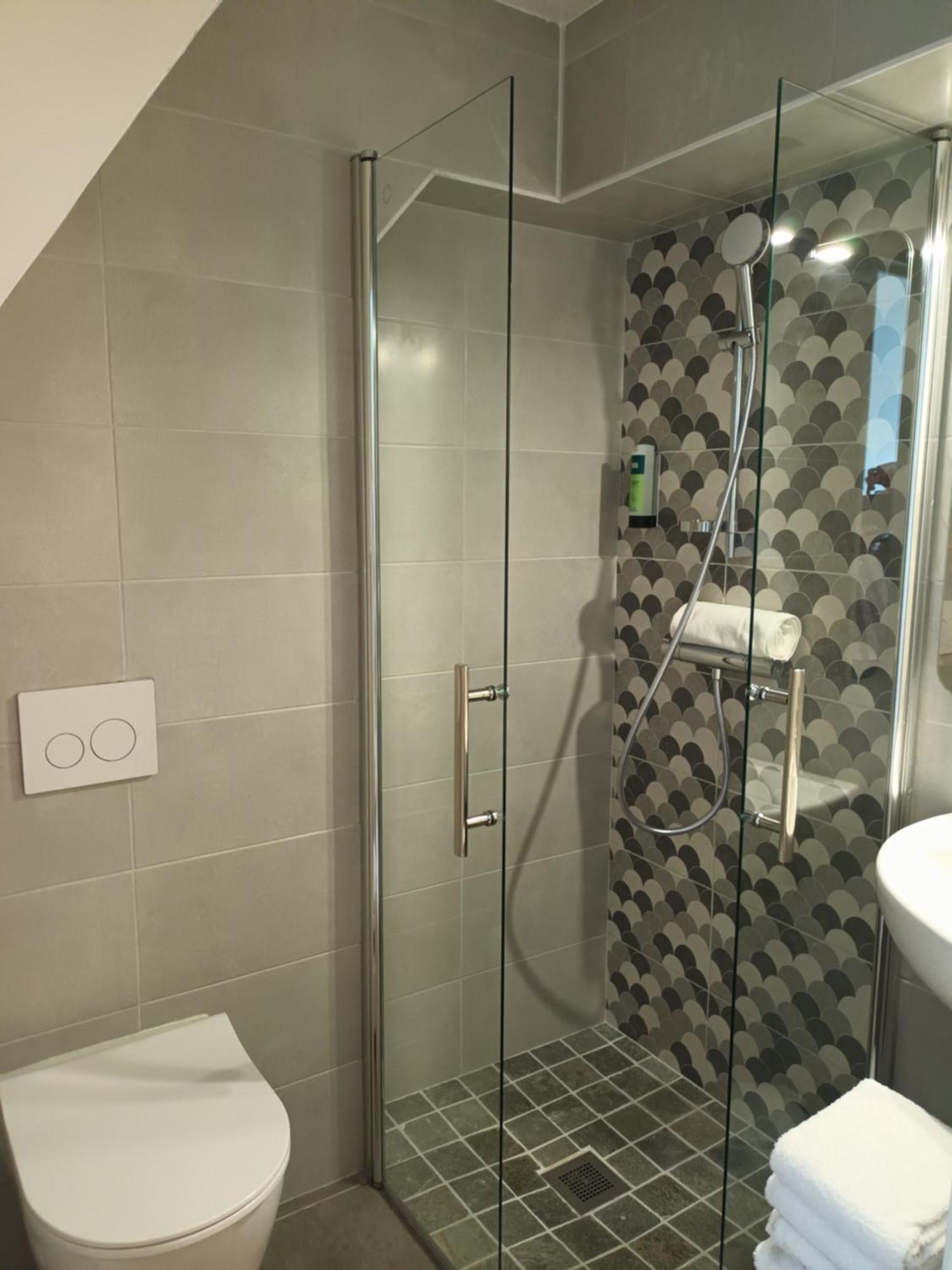 Family Room Shower,1769895285:JPEG