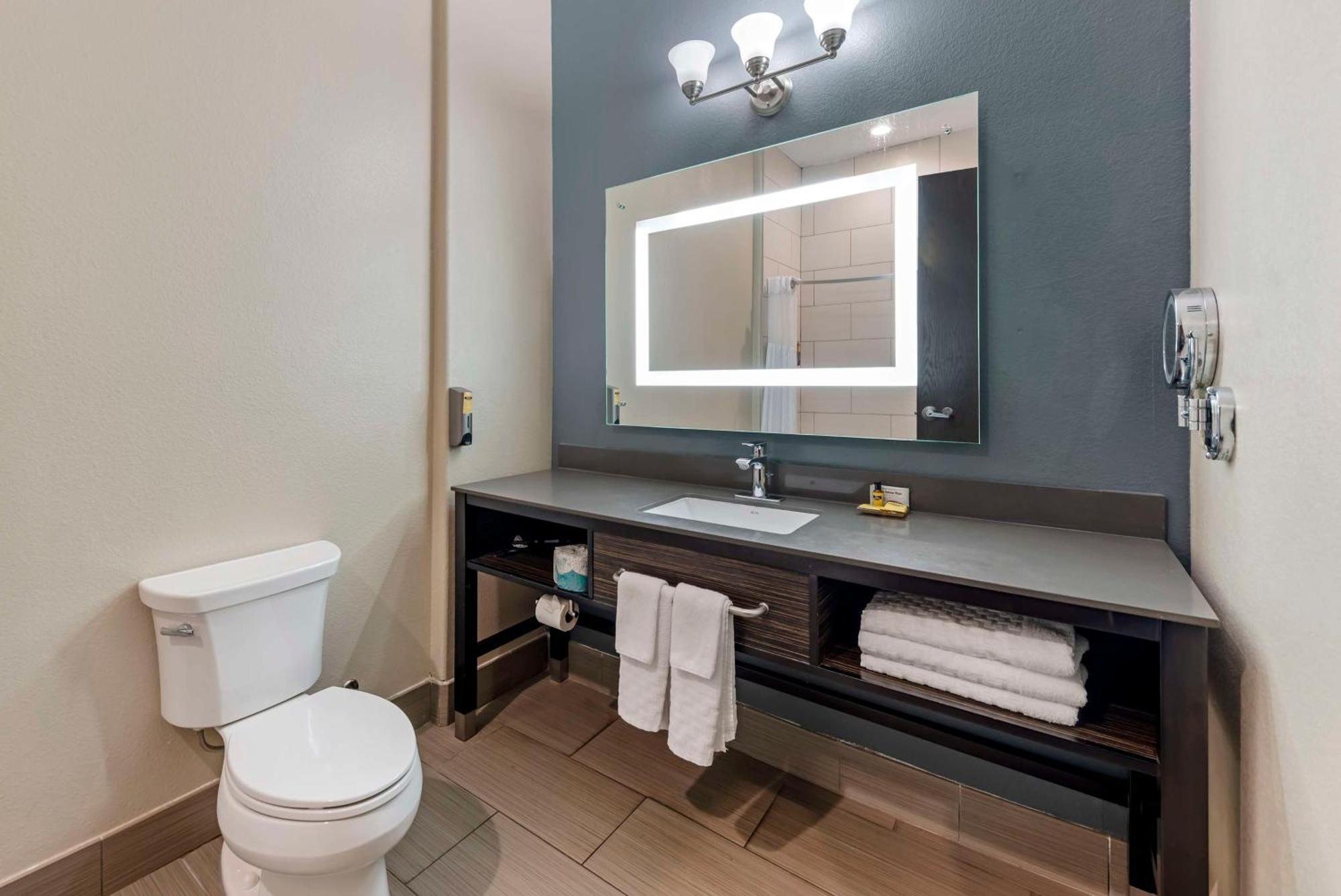 Queen Room Two Queen Beds Pet Friendly or Non-Smoking,1594724539:JPEG