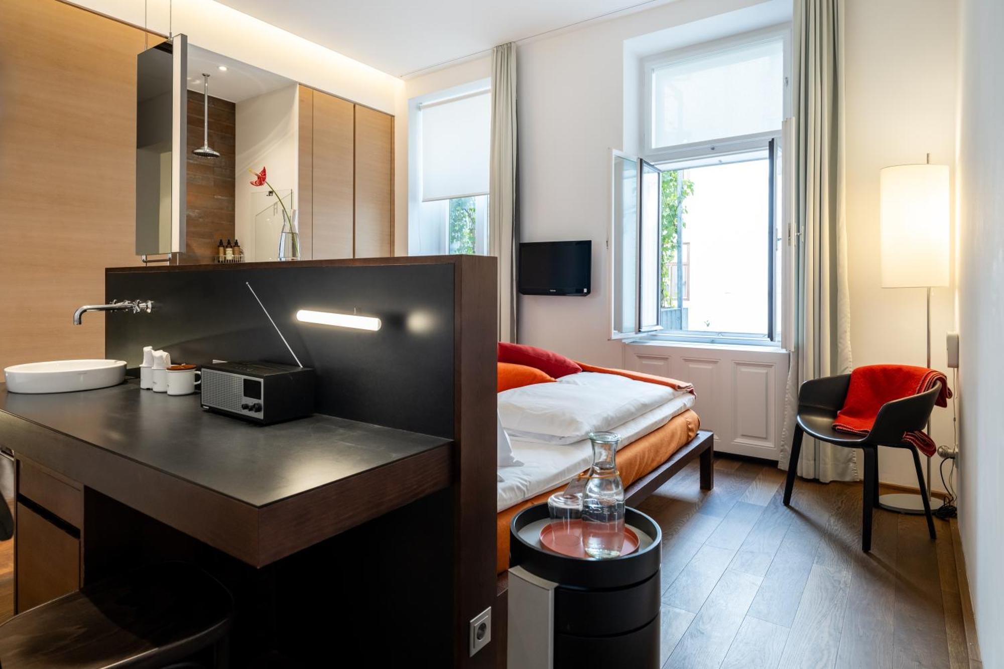 M Kamer
