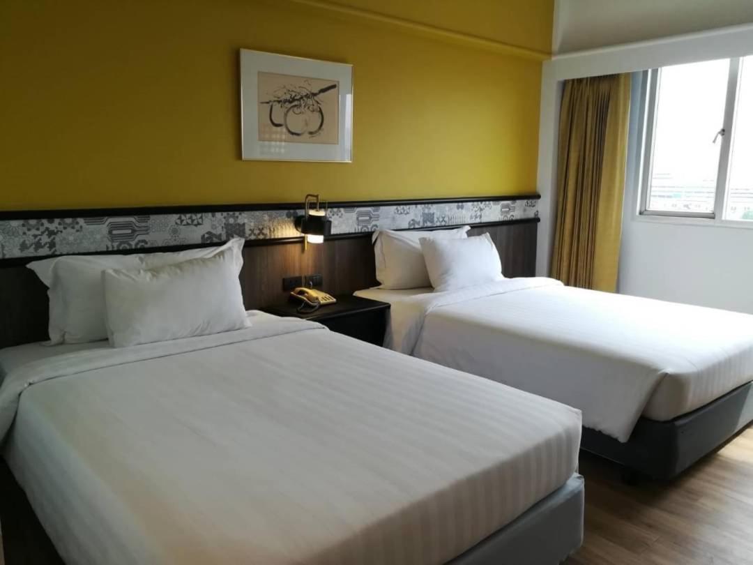 Deluxe Queen Room,1596031833:JPEG