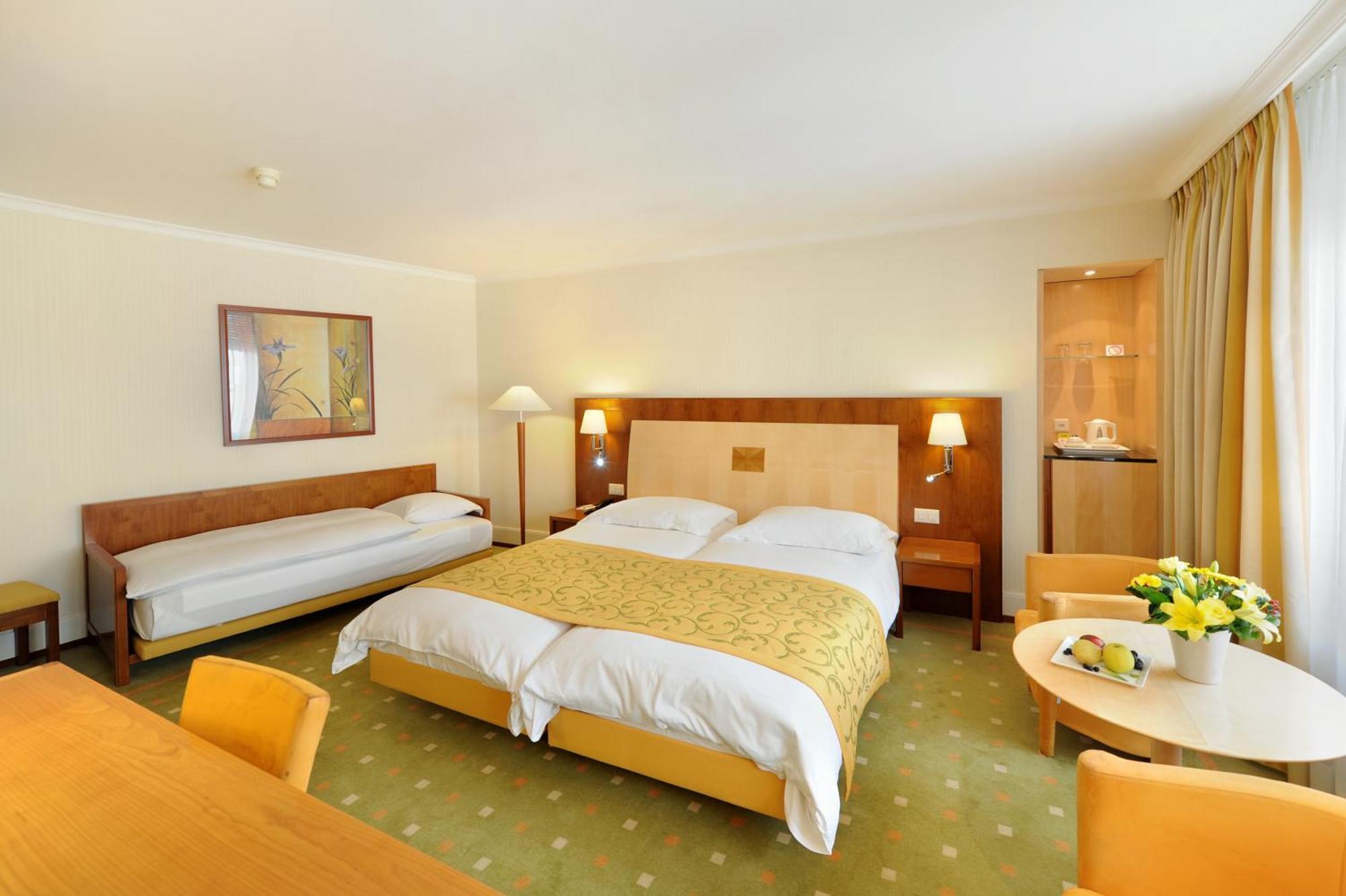 Triple Room,1598395597:JPEG