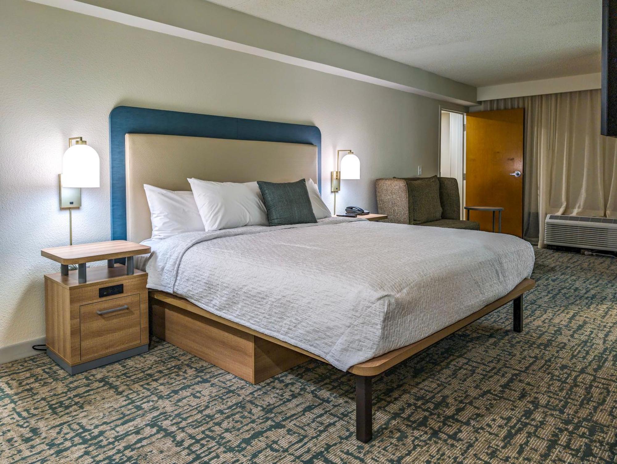 One-Bedroom King Suite,1708159797:JPEG