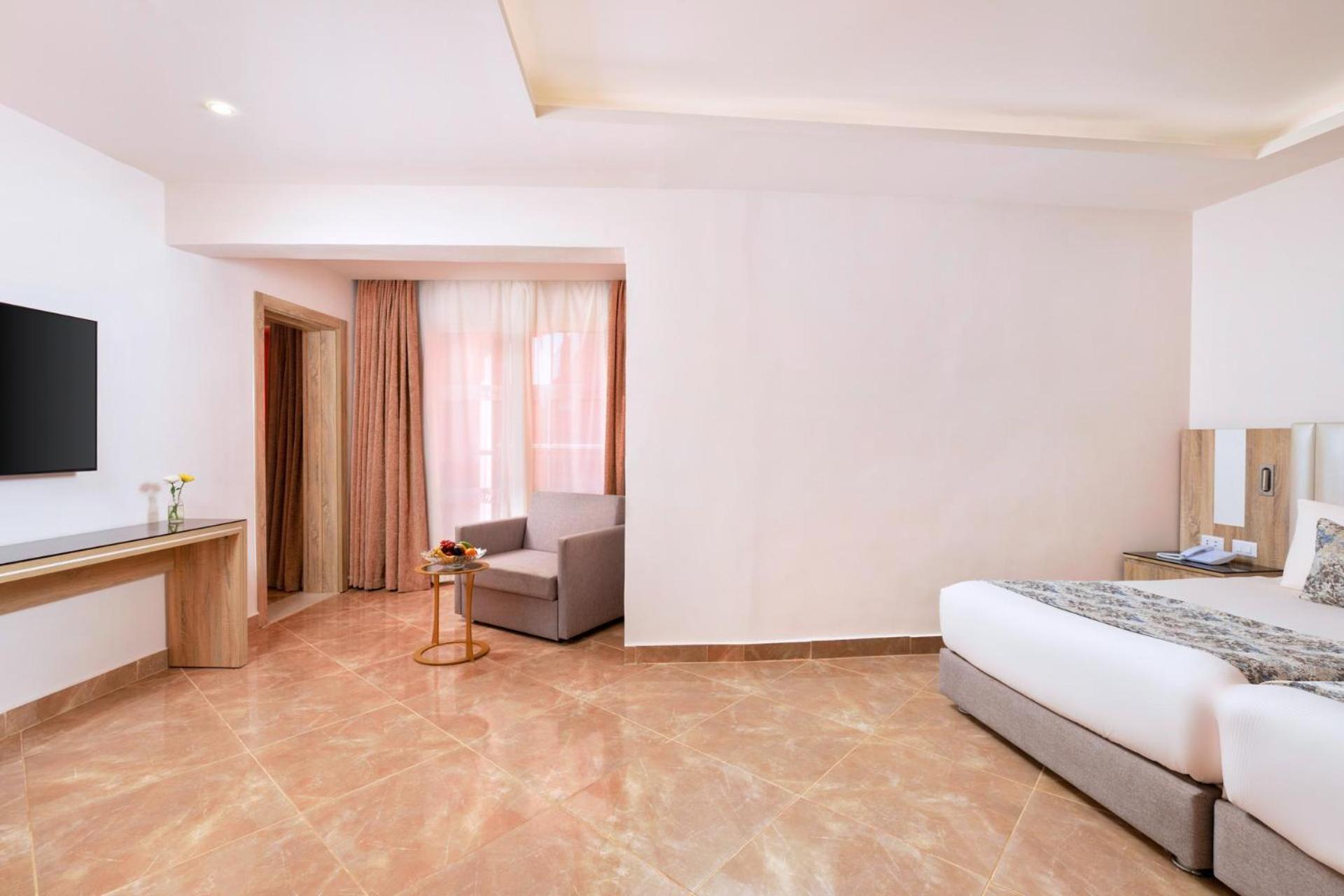 Deluxe Family Room (4 Adults + 2 Children)